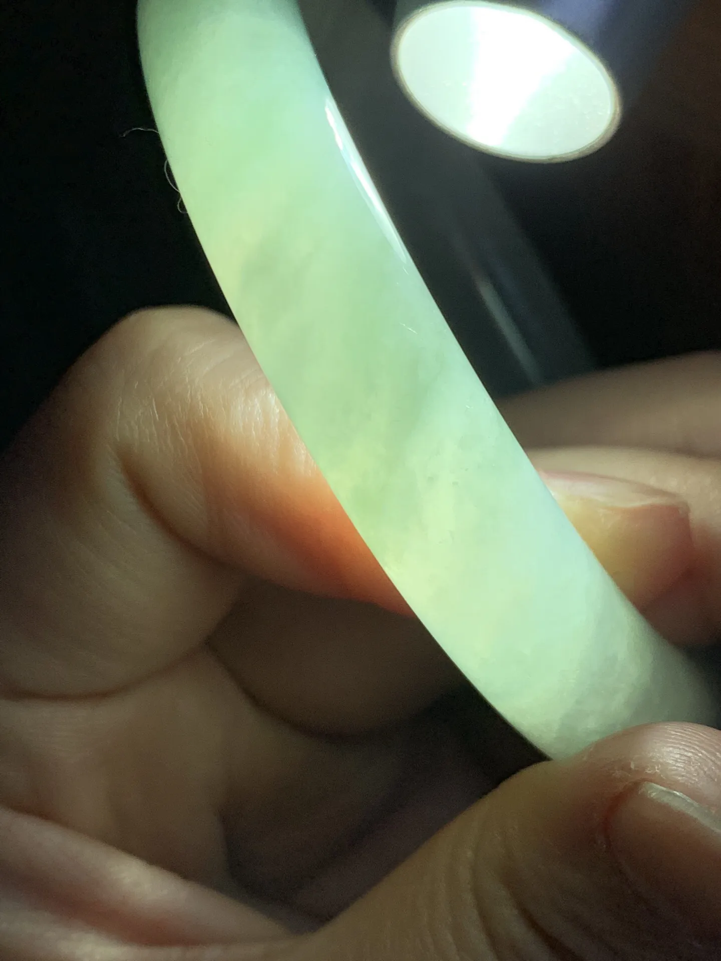 老坑冰润飘绿圆条翡翠手镯，尺寸:57-11.5-11.3mm，适合57圈口。