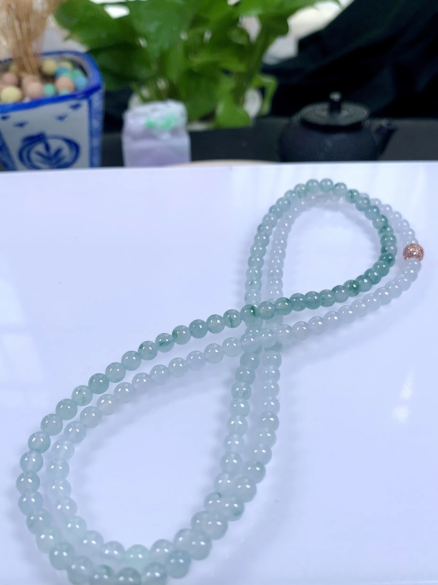 缅甸天然翡翠A货，冰种起胶飘花圆珠项链手链，尺寸：4.8mm/144颗，长度690mm,重量：27.43g