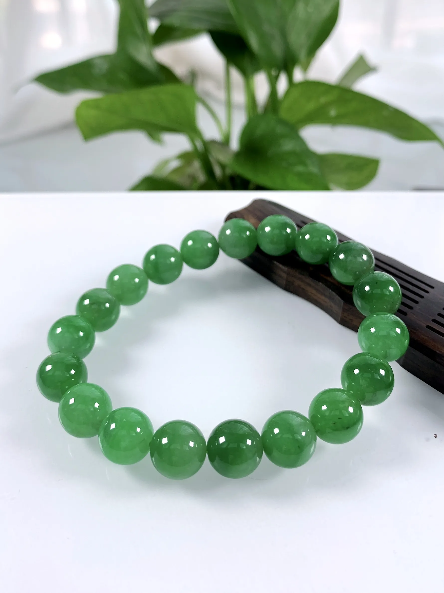 缅甸天然翡翠A货，冰种起胶满绿浓阳绿圆珠手串手链，尺寸：10.8mm/19颗，重量：40.19g