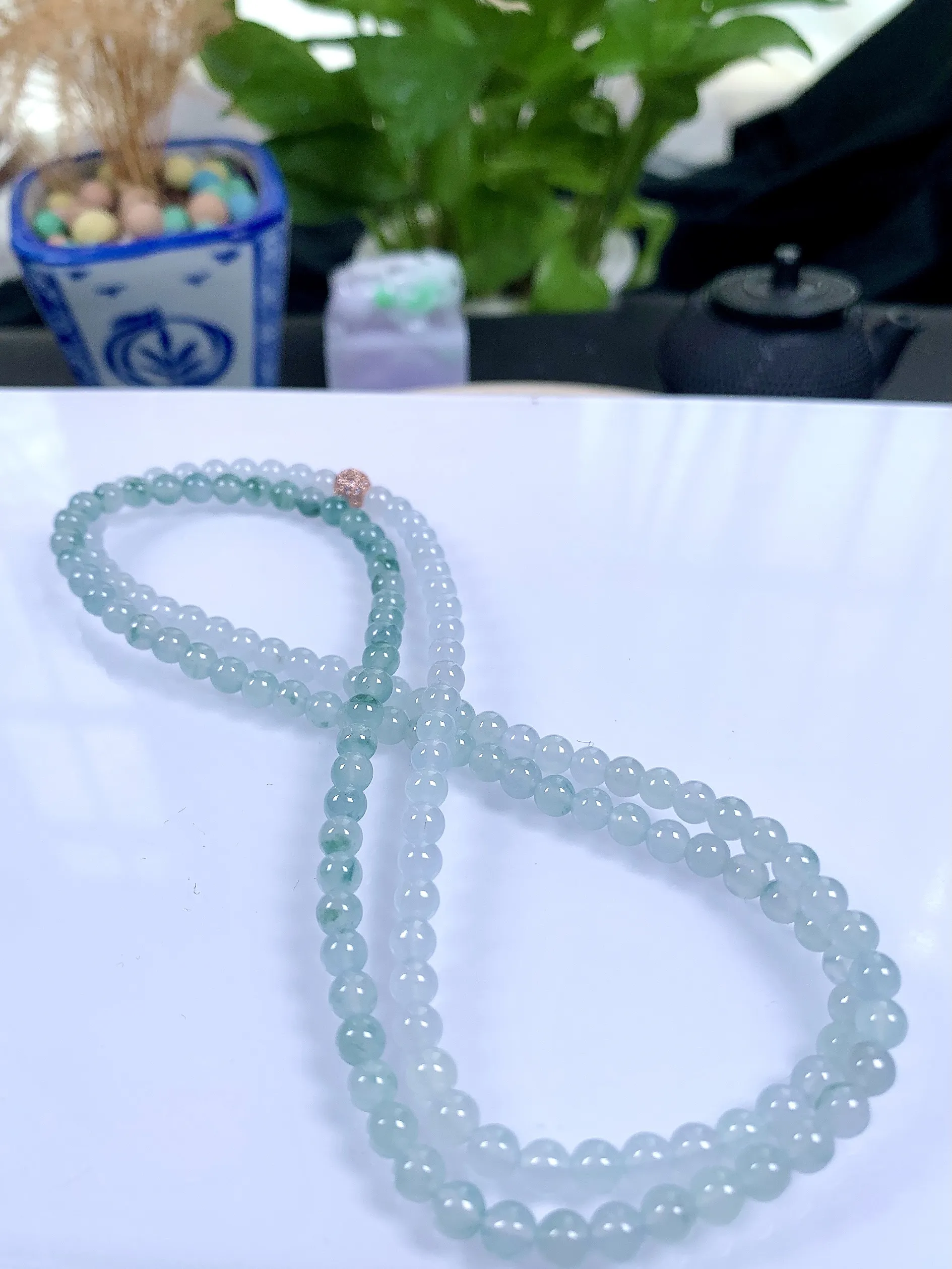 缅甸天然翡翠A货，冰种起胶飘花圆珠项链手链，尺寸：4.8mm/144颗，长度690mm,重量：27.43g