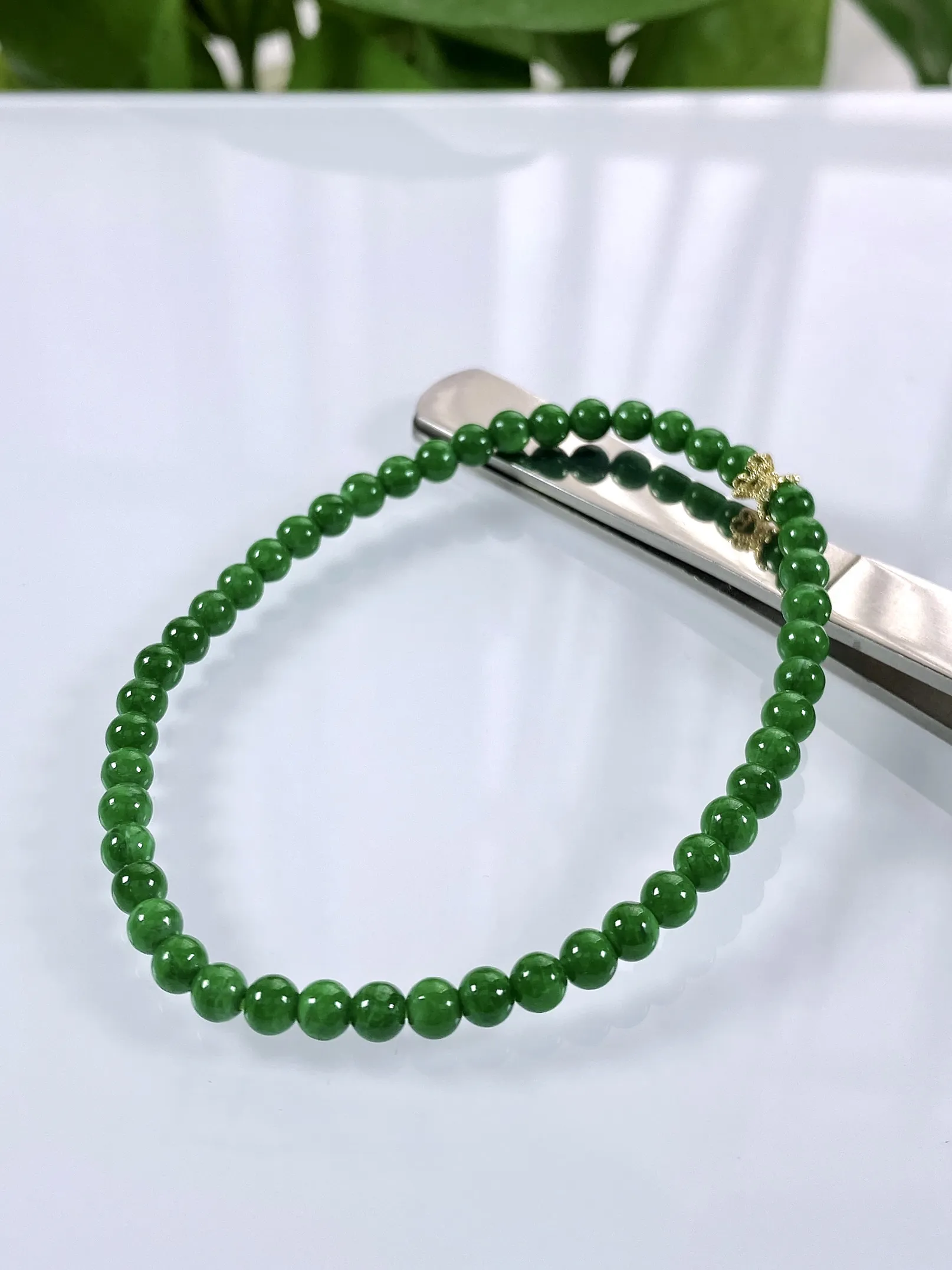 缅甸天然翡翠A货，卡4水润满绿辣绿小米珠圆珠手串手链，尺寸：4mm/47颗，重量：4.95g