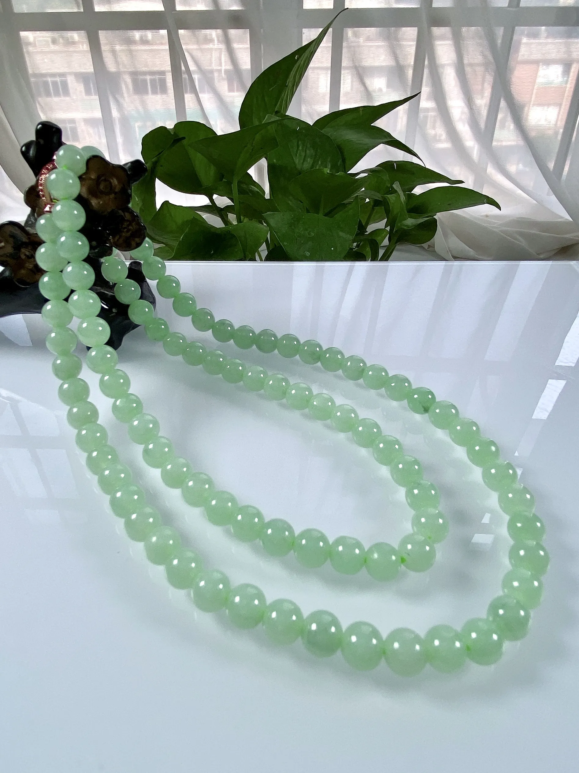 缅甸天然翡翠A货，卡7.7冰糯种起胶浅绿果绿圆珠项链手链，尺寸：7.7mm/93颗，长度680mm，