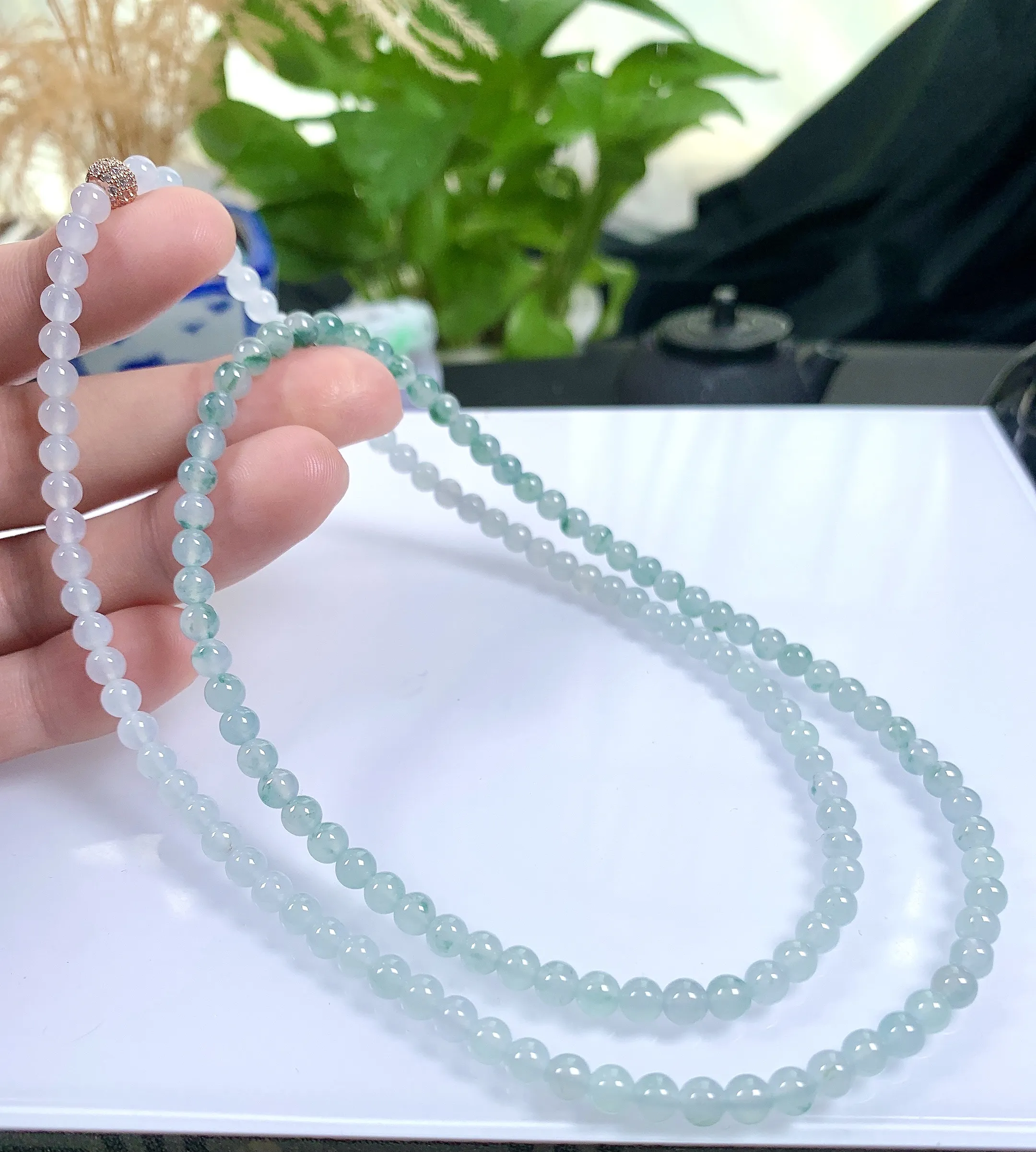 缅甸天然翡翠A货，冰种起胶飘花圆珠项链手链，尺寸：4.8mm/144颗，长度690mm,重量：27.