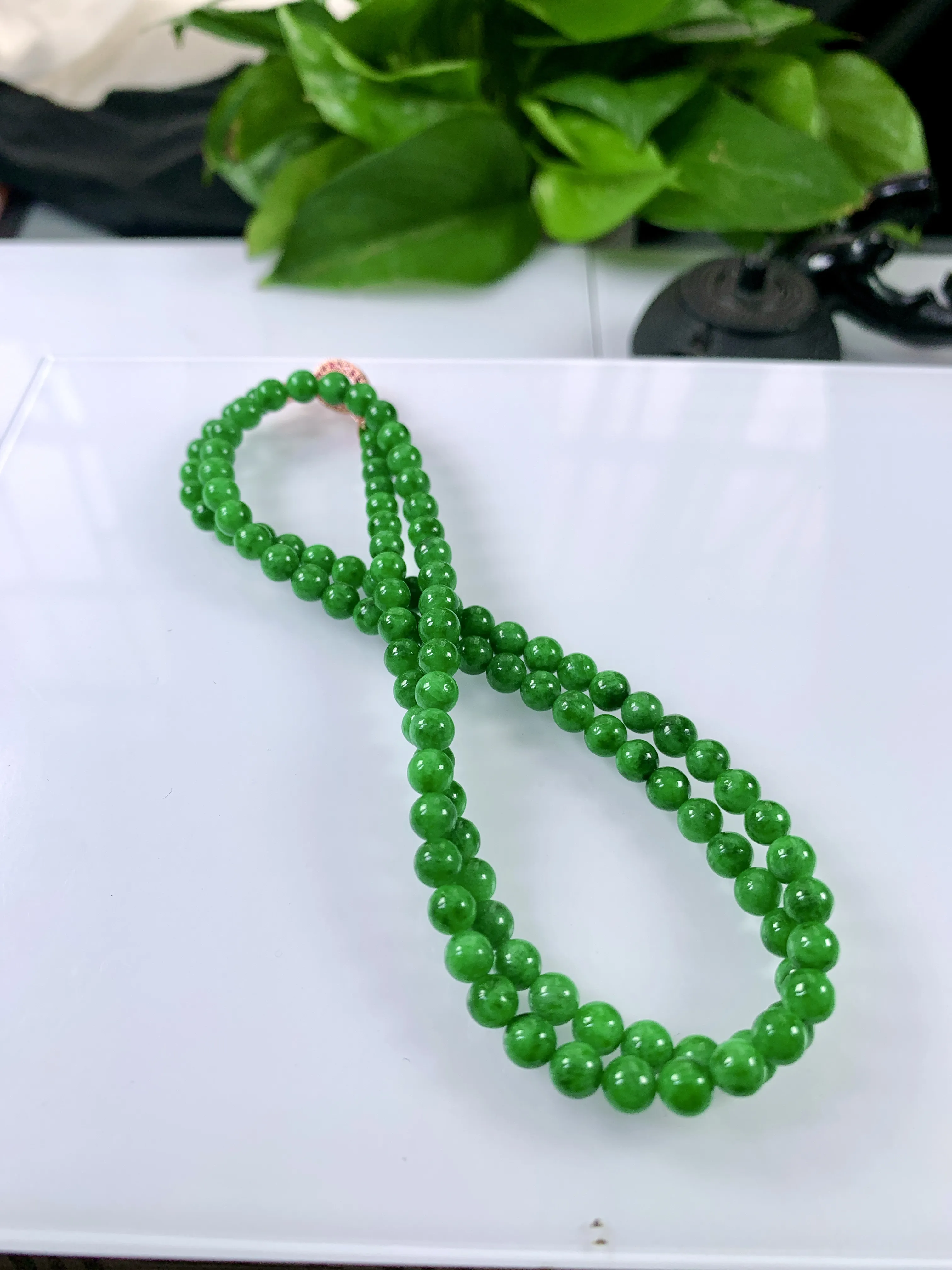 缅甸天然翡翠A货，冰润满绿辣阳绿圆珠步步高升塔珠项链，尺寸：大5.7mm小5.2mm，108颗，长度610mm绳