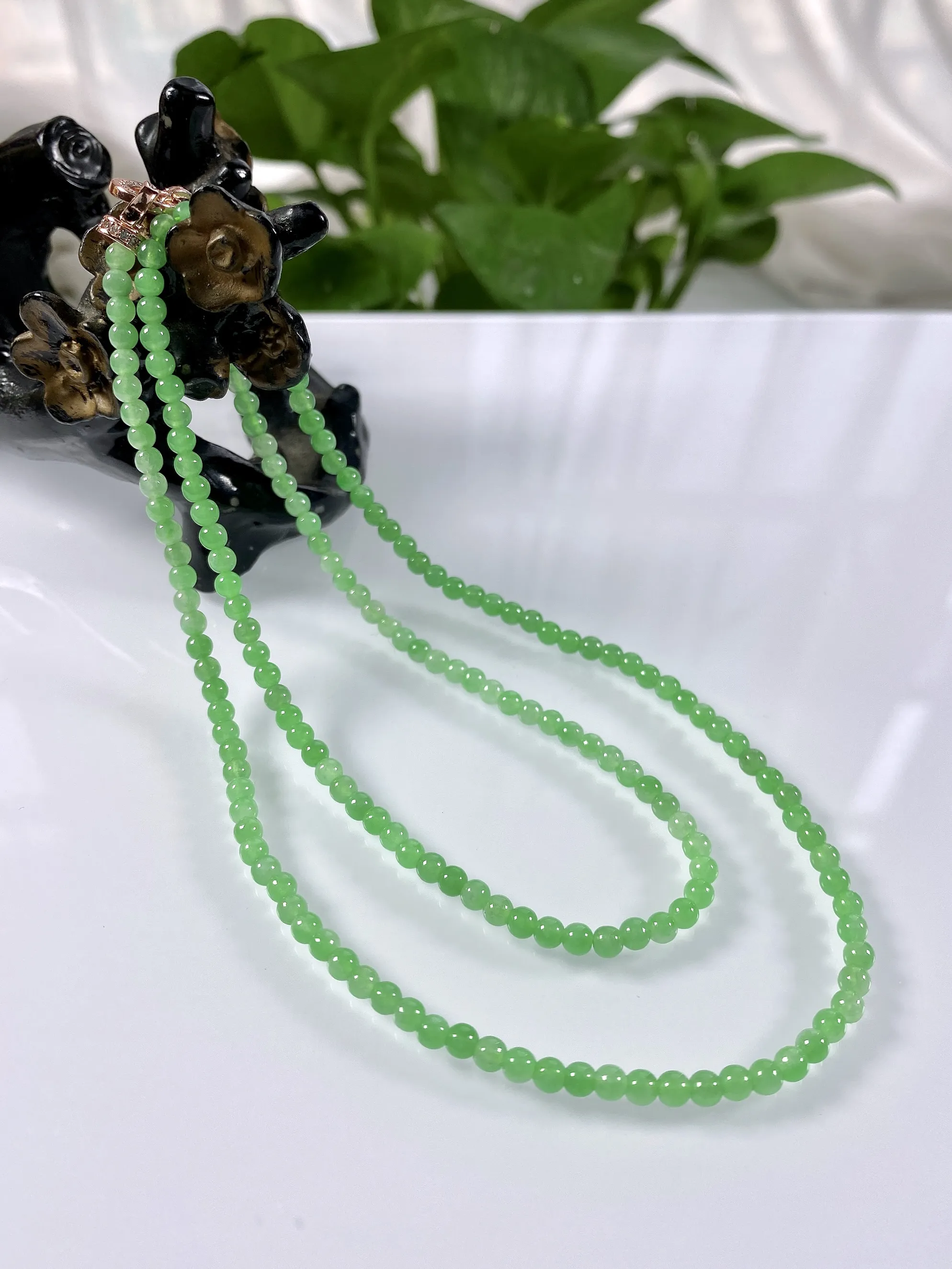 缅甸天然翡翠A货，卡3.4高冰种起光甜阳绿小米珠小圆珠项链手链，尺寸：3.4mm/178颗，长度56