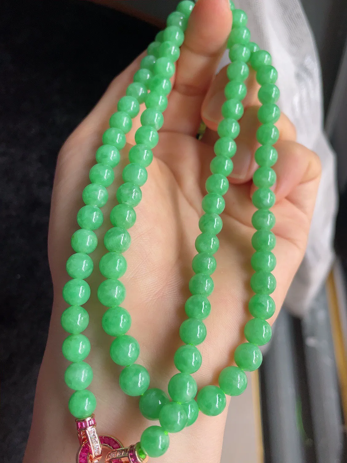 天然翡翠A货，满绿阳绿珠链，6.8-7.2mm86。-1291