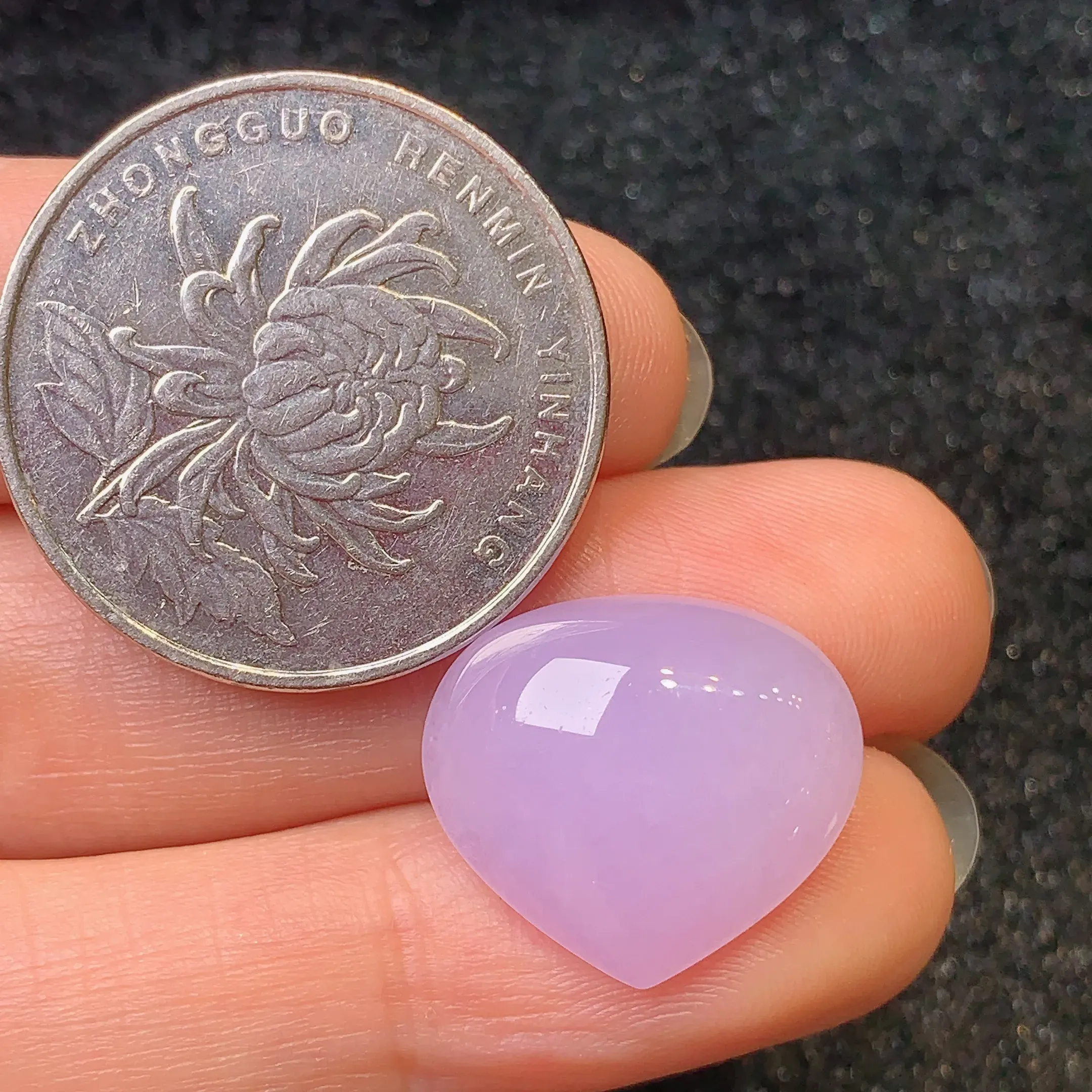 镶嵌款 紫罗兰心形 玉质细腻 水润透亮 色泽艳丽 整体尺寸15.6*17.5*5.8