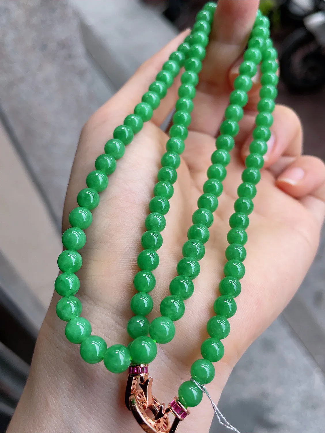天然翡翠A货，满绿珠链，5.8-6.1mm99颗。-1231