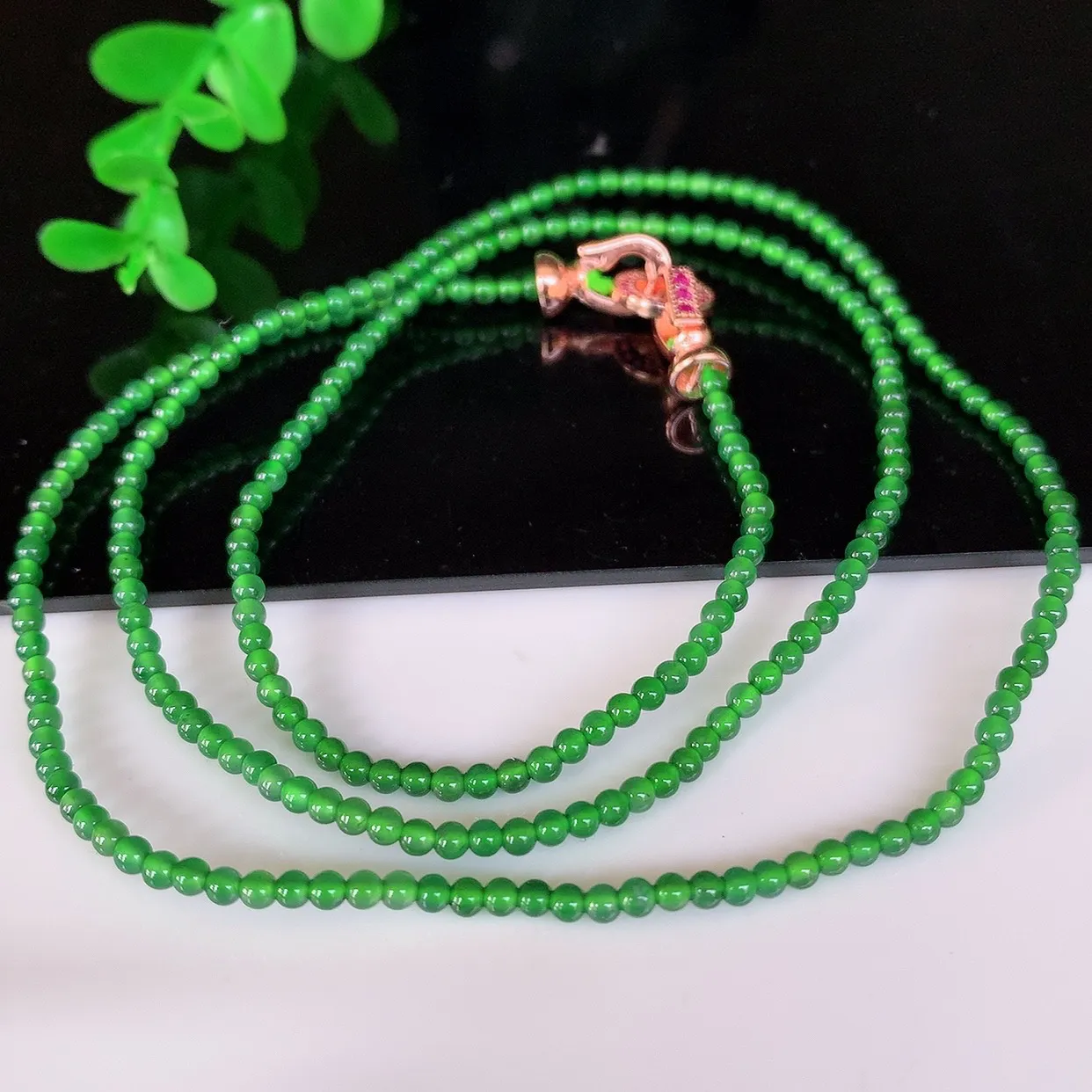 自然光实拍，冰种满绿小米珠圆珠项链  翡翠项链 （装饰扣）玉质细腻  冰清玉润  颜色漂亮  #49.4取一尺寸2.8mm