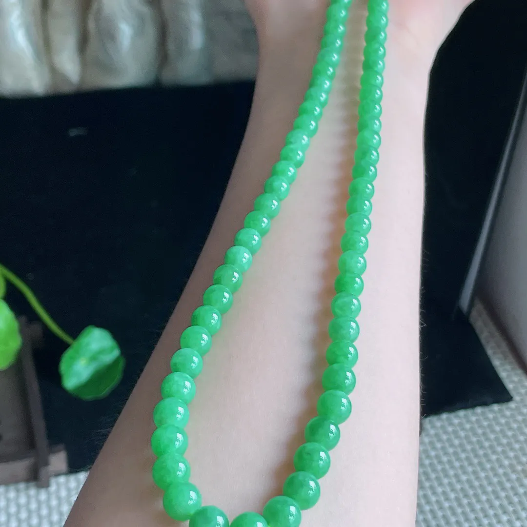 翡翠a货满绿圆珠项链92颗，尺寸 6.3， 50.19