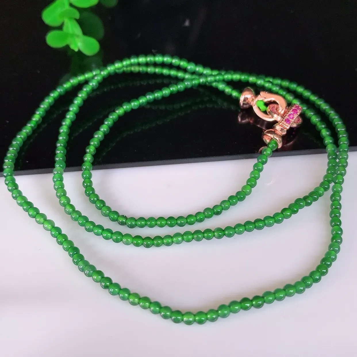 自然光实拍，冰种满绿小米珠圆珠项链  翡翠项链 （装饰扣）玉质细腻  冰清玉润  颜色漂亮  #49.4取一尺寸2.8mm