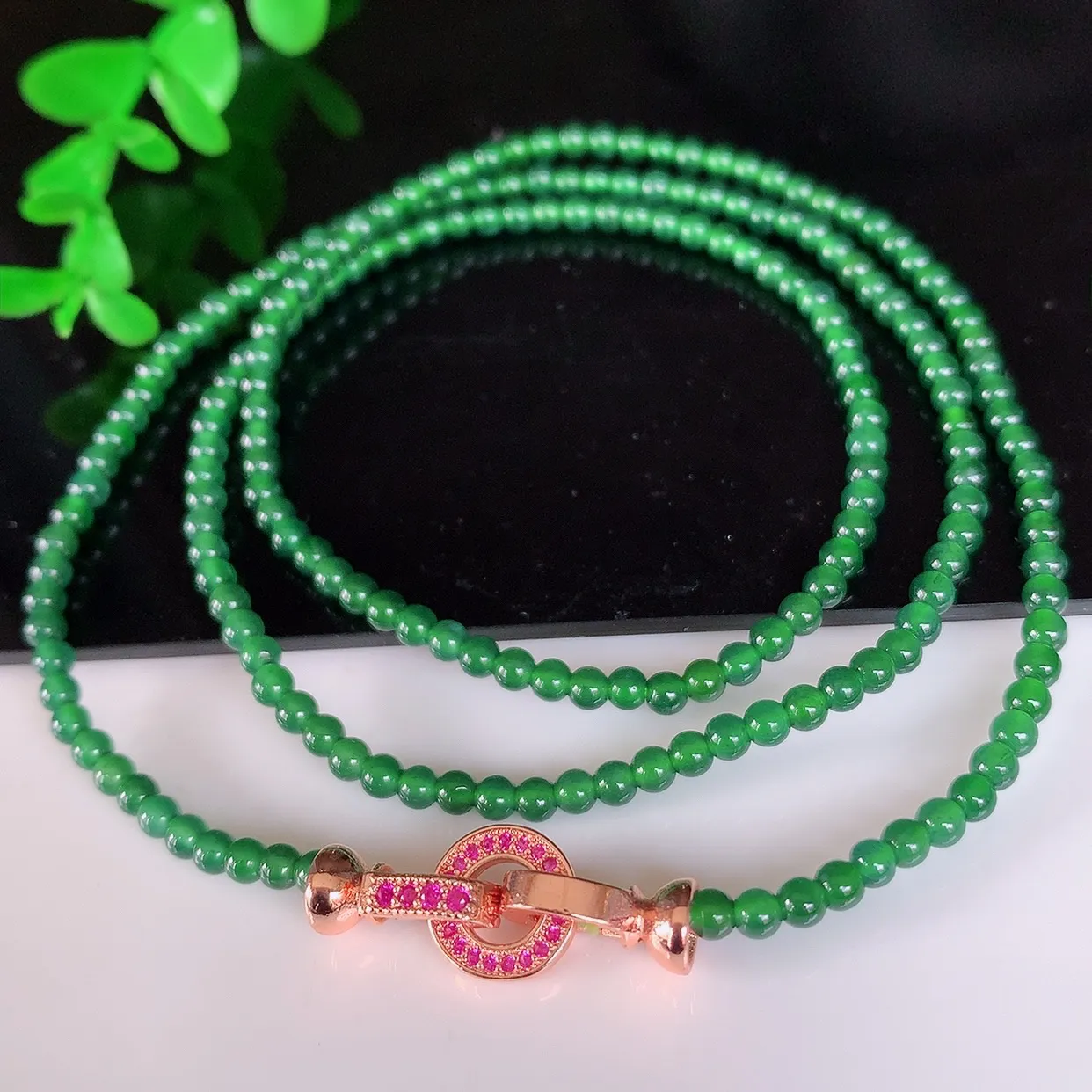 自然光实拍，冰种满绿小米珠圆珠项链  翡翠项链 （装饰扣）玉质细腻  冰清玉润  颜色漂亮  #49.5取一尺寸3mm