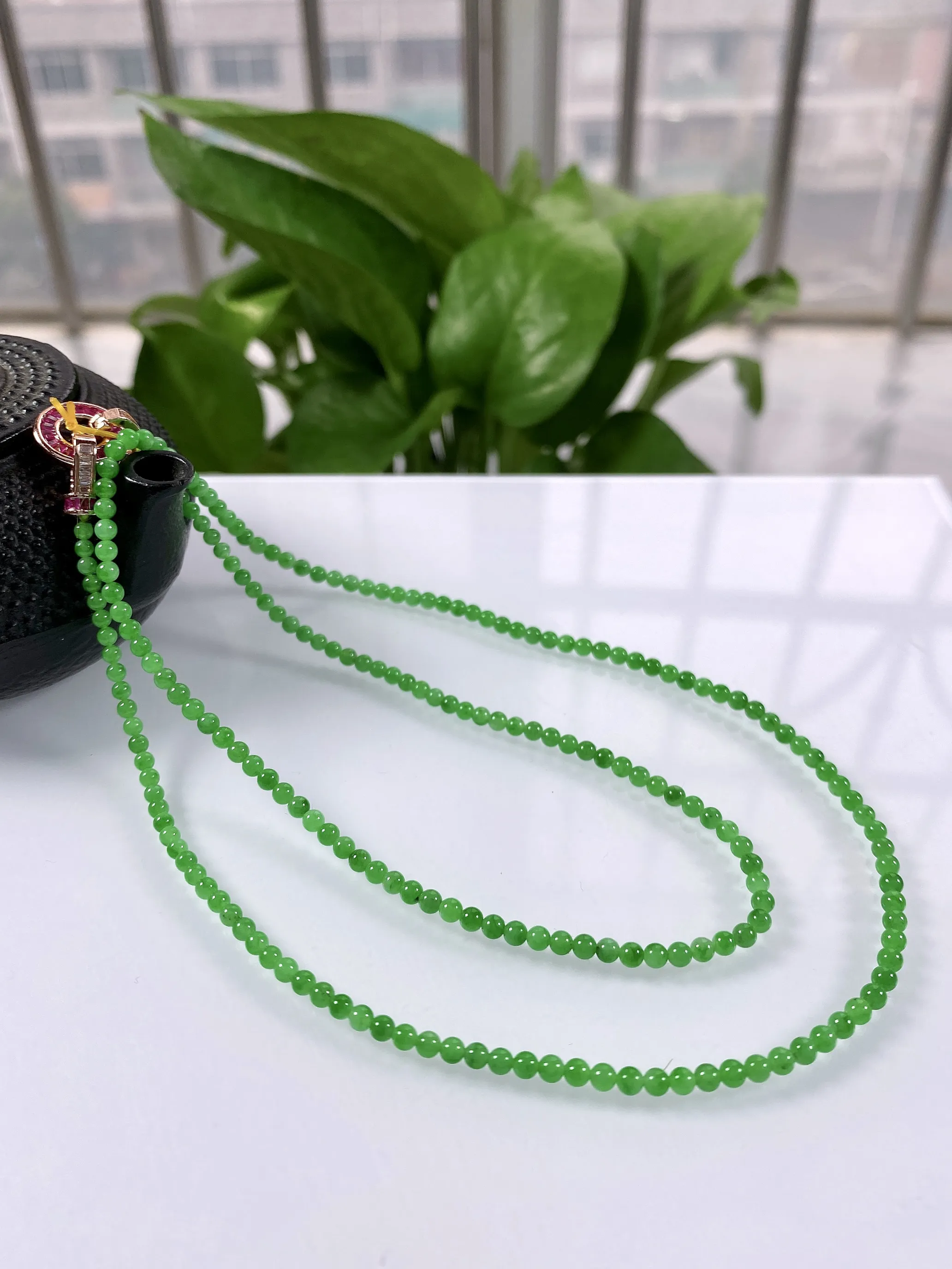 缅甸天然翡翠A货，冰种满绿正阳绿小米圆珠项链手链，尺寸：2.7mm/205颗，长度525mm，重量：