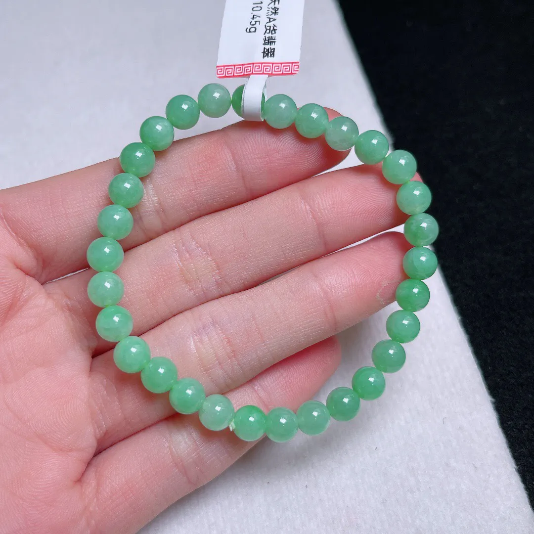 冰润绿色圆珠手串手链
尺寸 6mm  重量10.45g 
缅甸天然A货翡翠