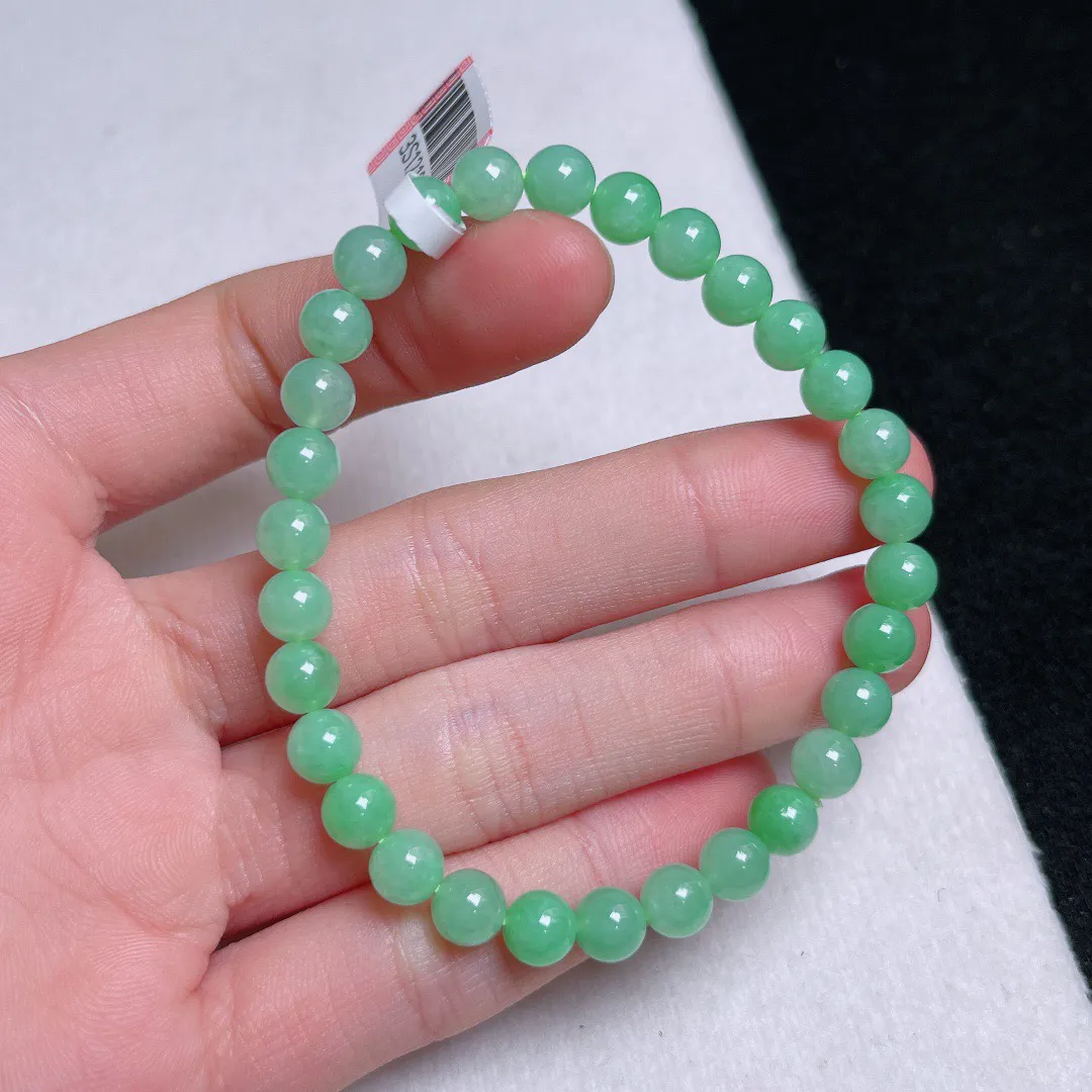 冰润绿色圆珠手串手链
尺寸 6mm  重量10.45g 
缅甸天然A货翡翠