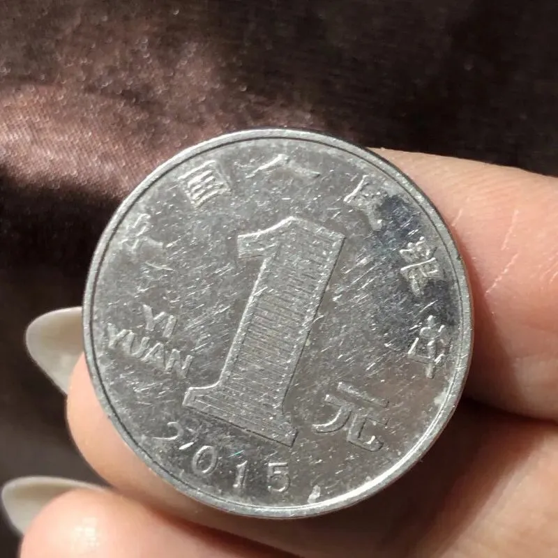 【普度众生】和田玉俄料羊脂白玉观音挂件，料子细腻，佩戴舒适。精雕细琢，观音慈眉善目，眉眼低垂，祥瑞之相。️仪彩华章，护身祈福，譬喻守护平安。尺寸60*21.7*12mm 重26.3克