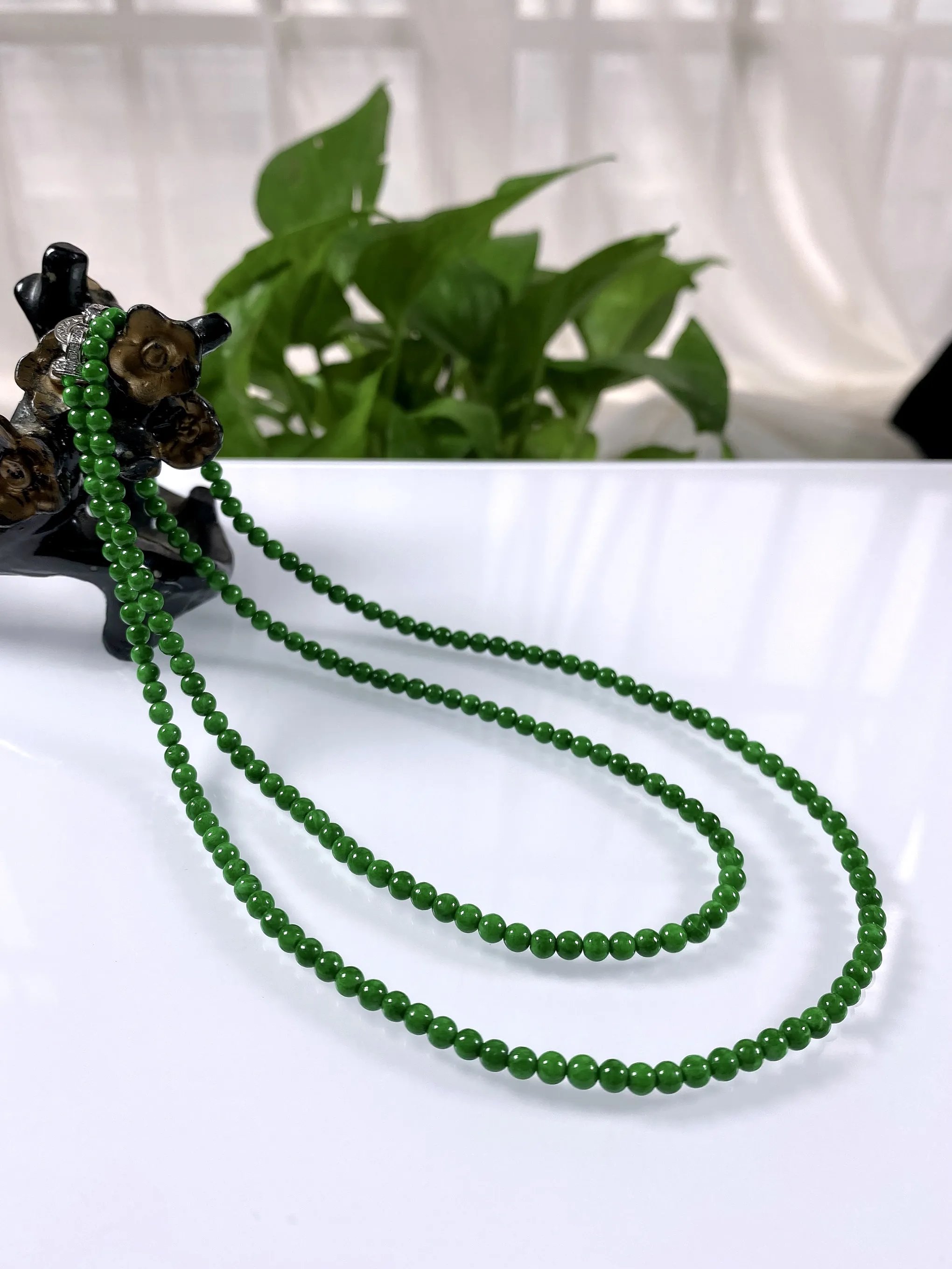 缅甸天然翡翠A货，卡3.6水润满绿浓辣阳绿小米珠小圆珠项链手链，尺寸：3.6mm/198颗，长度660mm，重量：16.00g