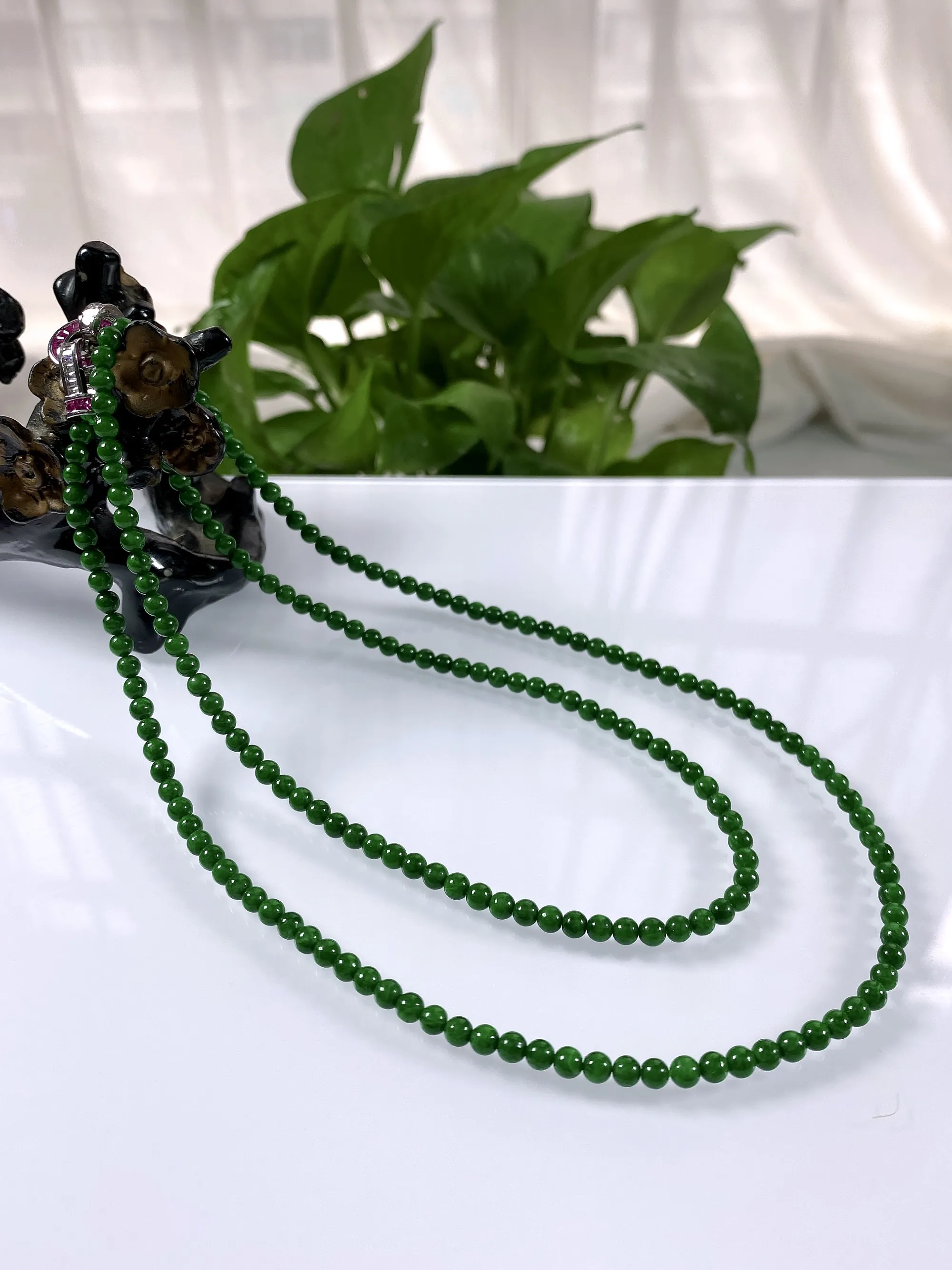 缅甸天然翡翠A货，卡3.6水润满绿浓辣阳绿小米珠小圆珠项链手链，尺寸：3.6mm/196颗，长度680mm，重量：17.37g