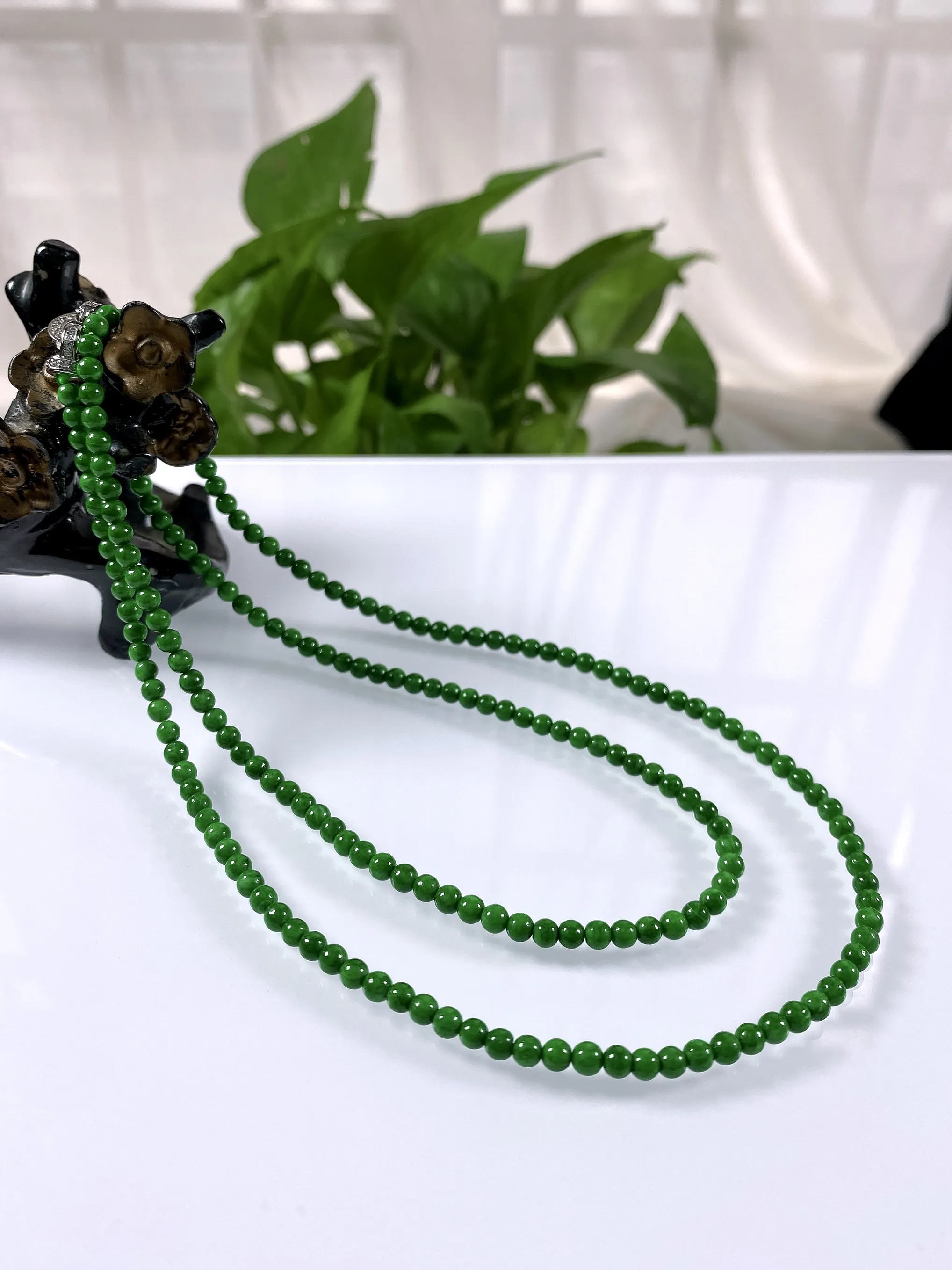 缅甸天然翡翠A货，卡3.6水润满绿浓辣阳绿小米珠小圆珠项链手链，尺寸：3.6mm/198颗，长度660mm，重量：16.00g