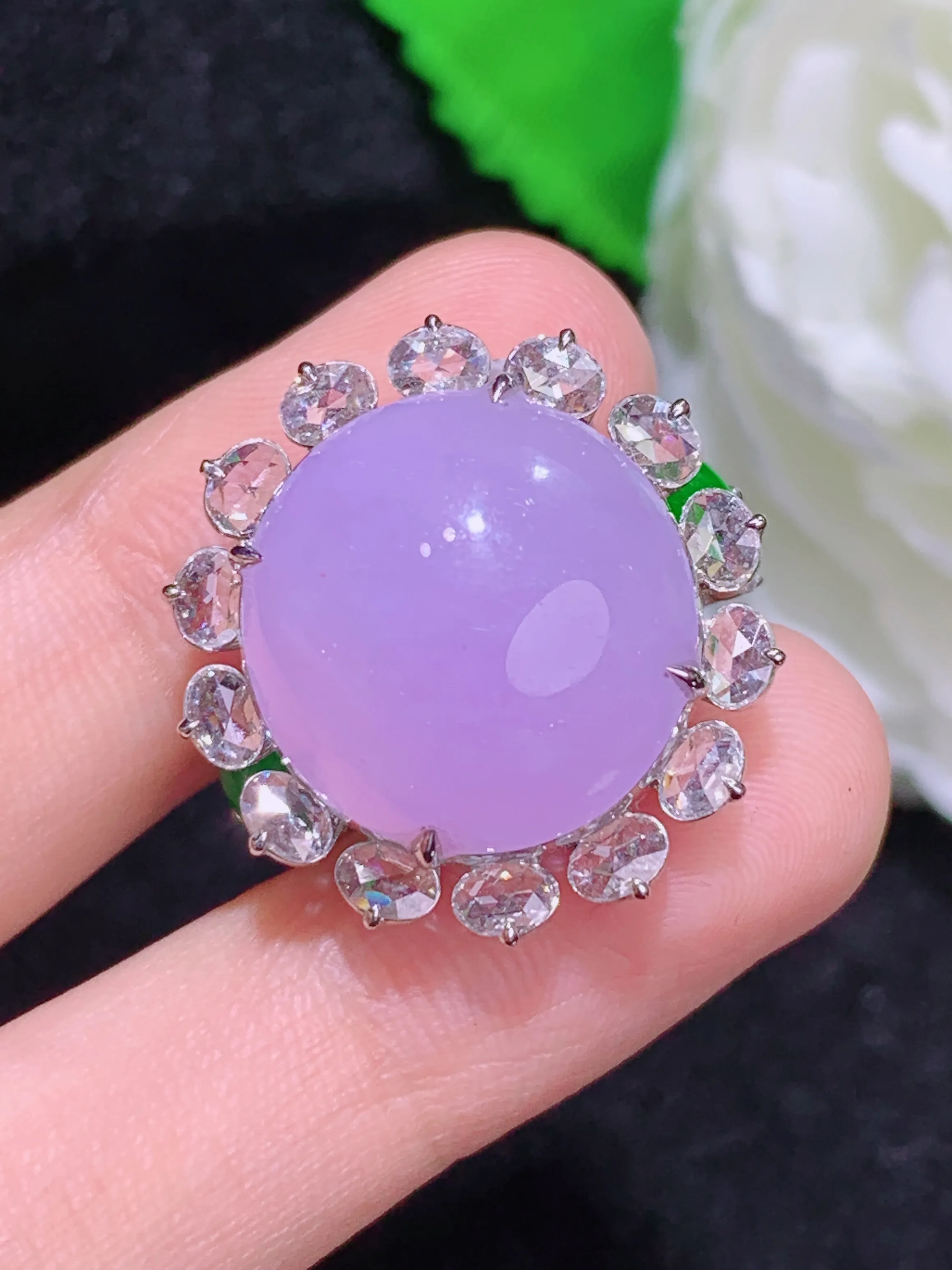 紫罗兰蛋面戒指，18k金镶嵌，冰润细腻，佩戴效果出众，整体尺寸：21.5-22.1