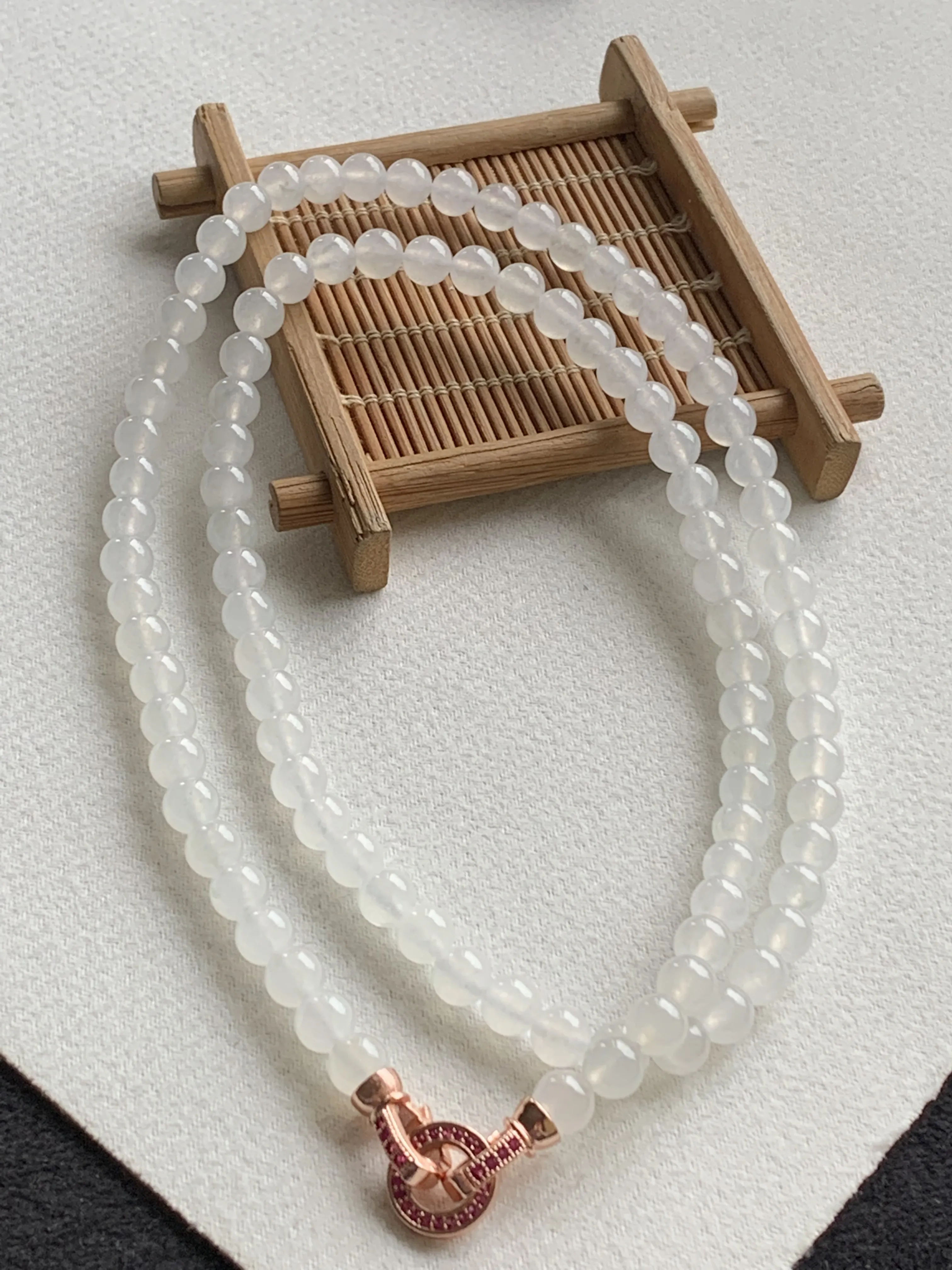 冰胶白月光翡翠珠链项链，尺寸：6.6-6.8mm/98颗，自然光实拍，A089C203