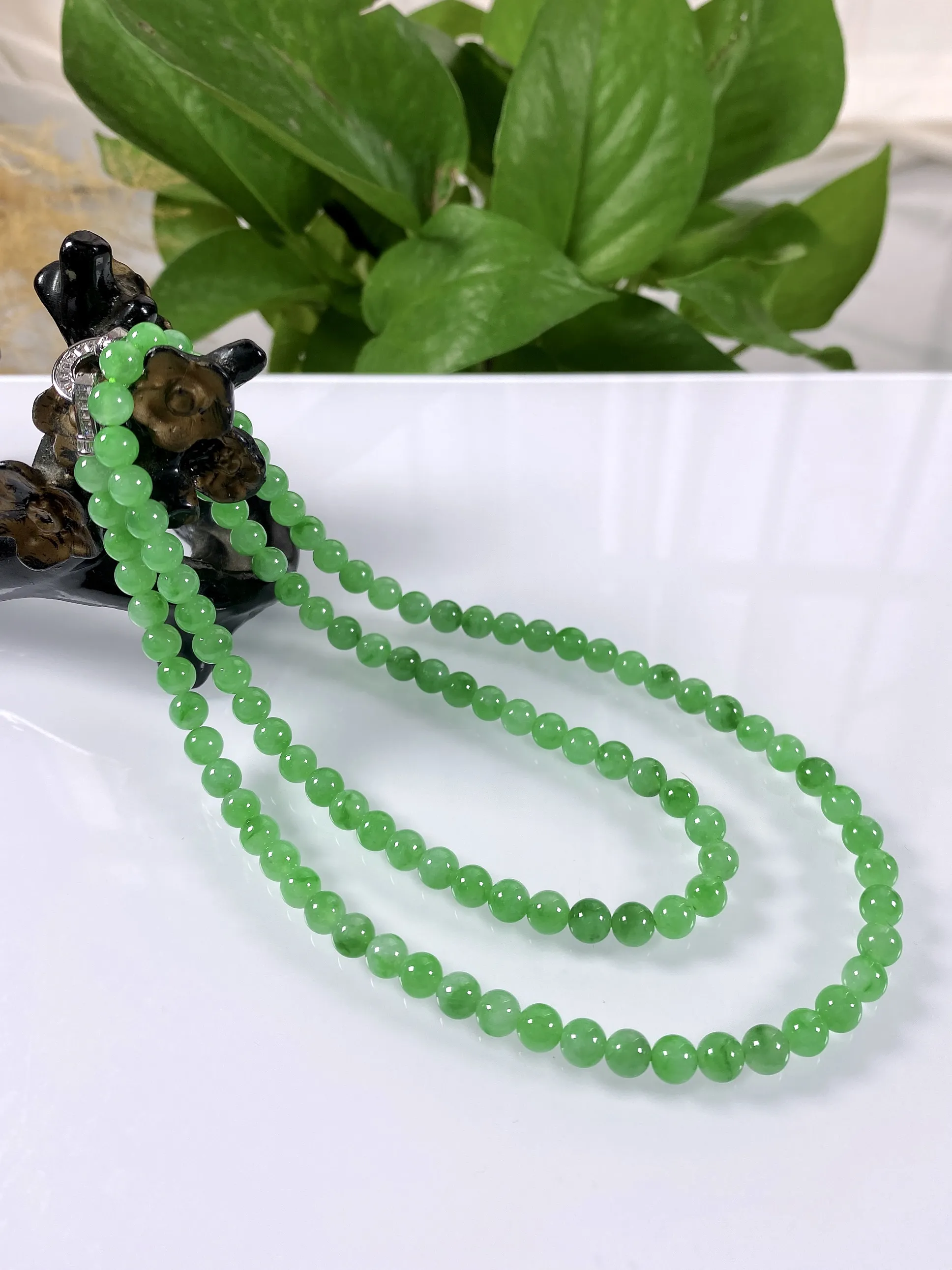 缅甸天然翡翠A货，卡5.6冰种起光起胶满绿阳绿圆珠项链手链，尺寸：5.6mm/108颗，长度590m