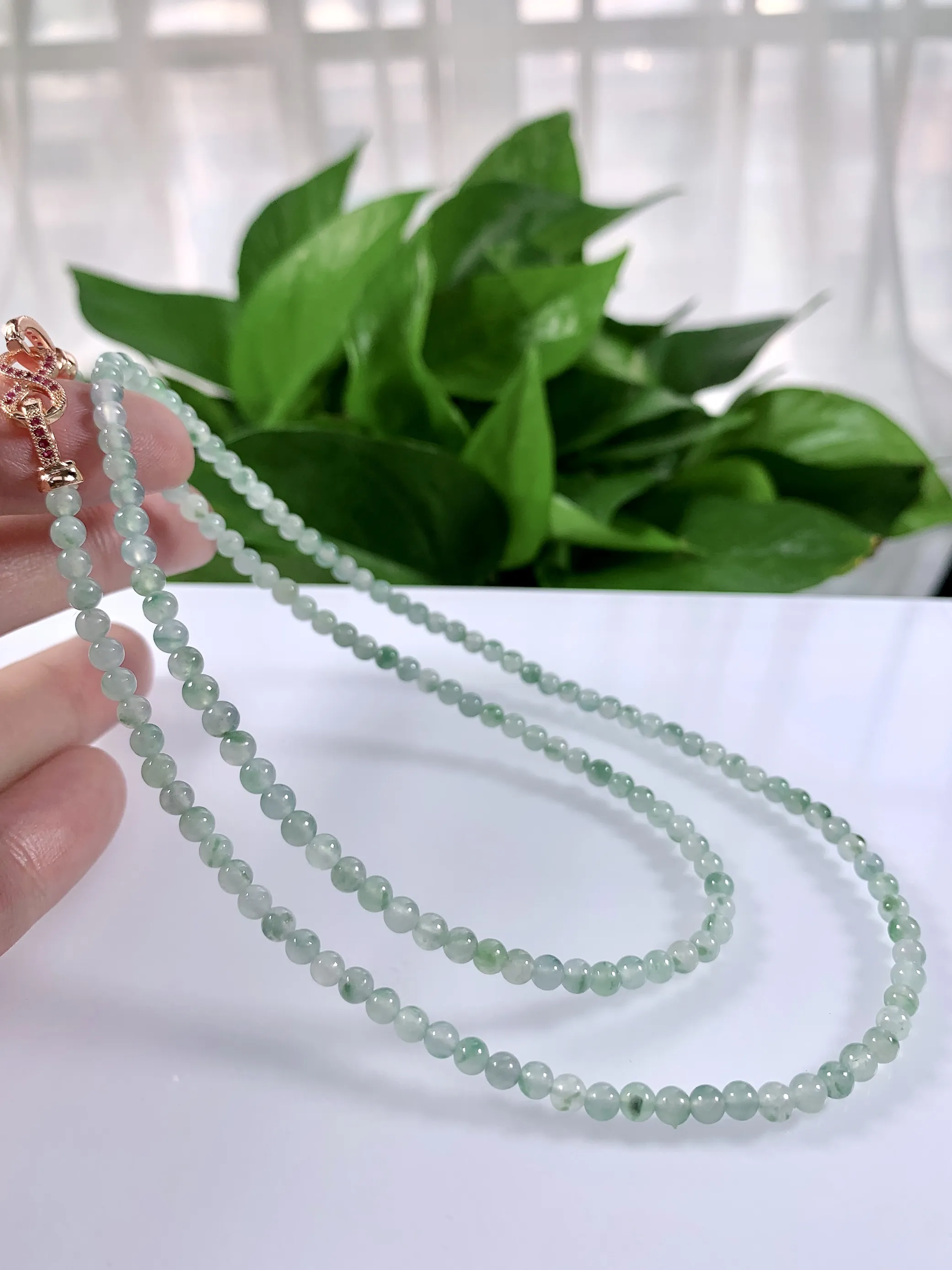 缅甸天然翡翠A货，冰种起光起胶飘花小米圆珠项链手链，尺寸：4mm/156颗，长度585mm，重量：1