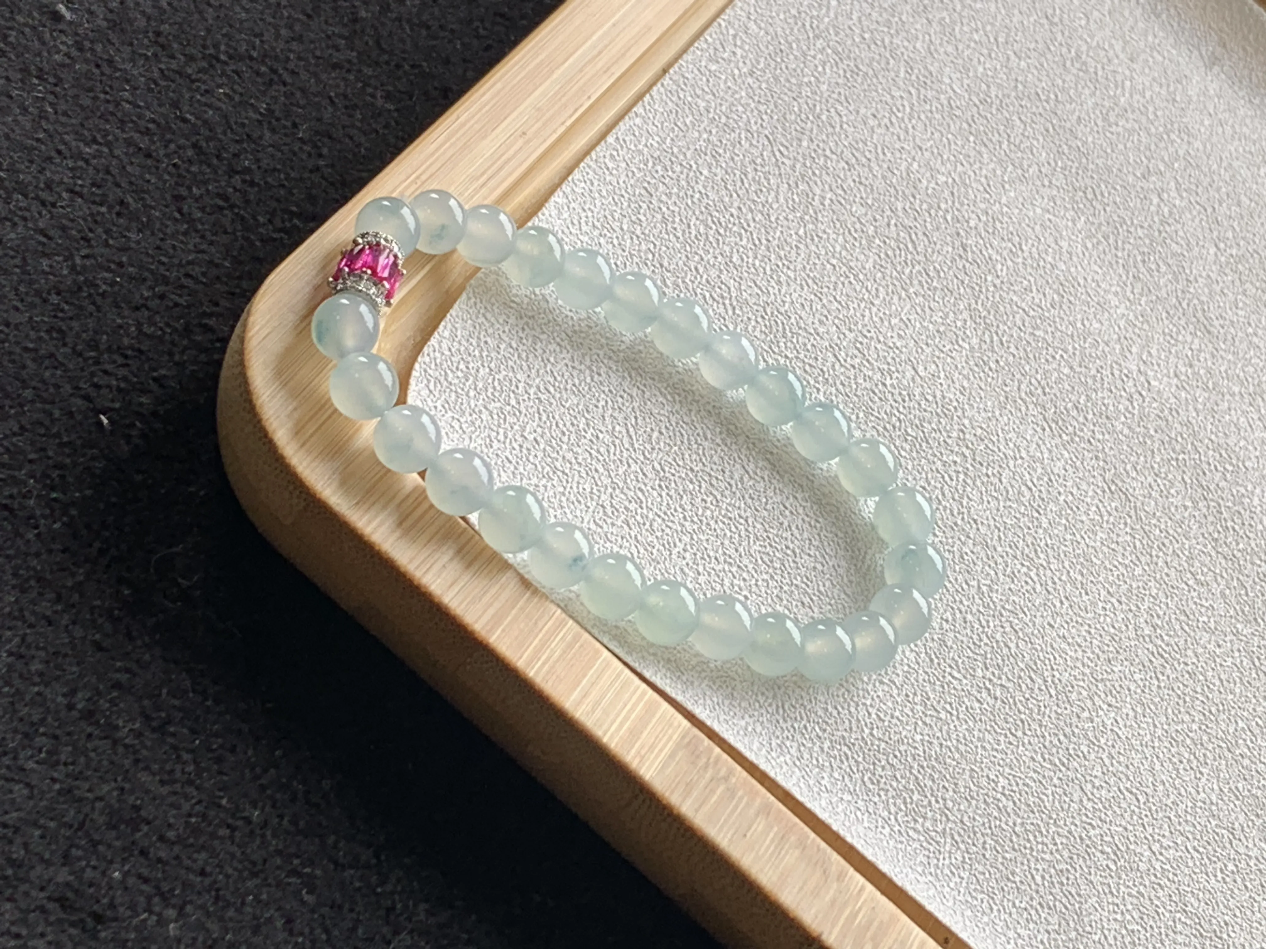 冰胶飘花翡翠珠链手串，尺寸：6.6mm/26颗，自然光实拍，隔珠是装饰品，A051C202