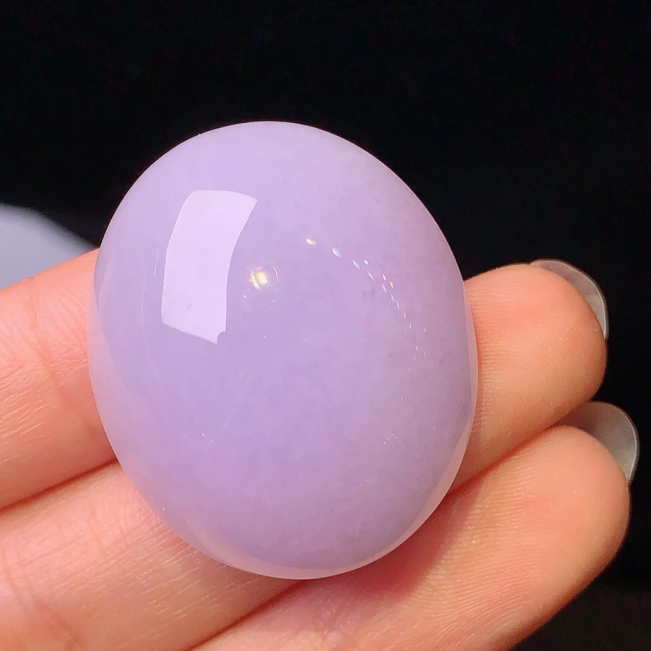 淡紫罗兰蛋面 玉质细腻 色泽艳丽 整体尺寸30.7*25.7*13.3
