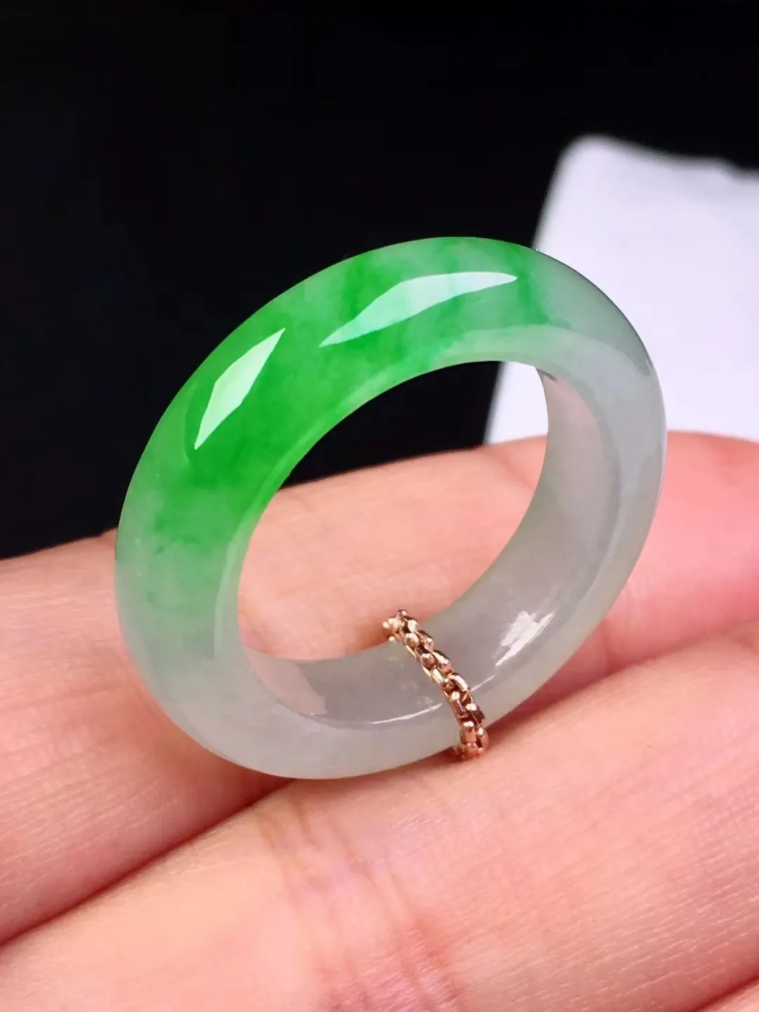 冰绿指环，种老起光，尺寸：5.7*4.7mm/17圈口，内径：18.3mm