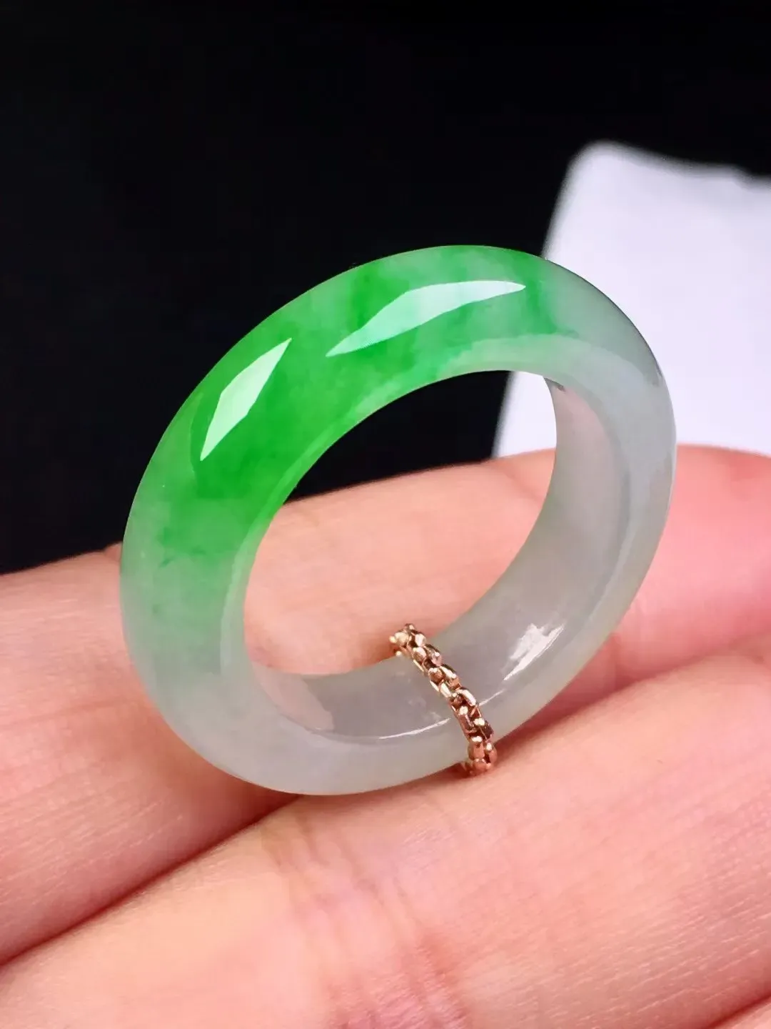 冰绿指环，种老起光，尺寸：5.7*4.7mm/17圈口，内径：18.3mm