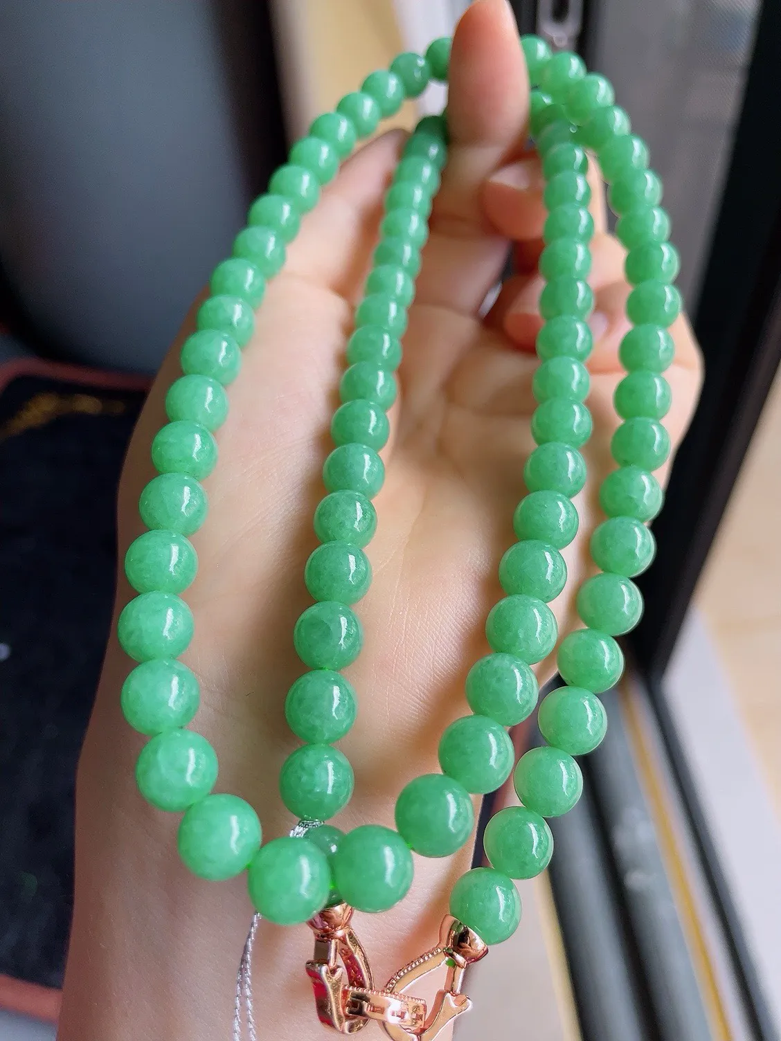 缅甸天然A货翡翠满绿珠链，7.6mm×81颗。 Y   -1467