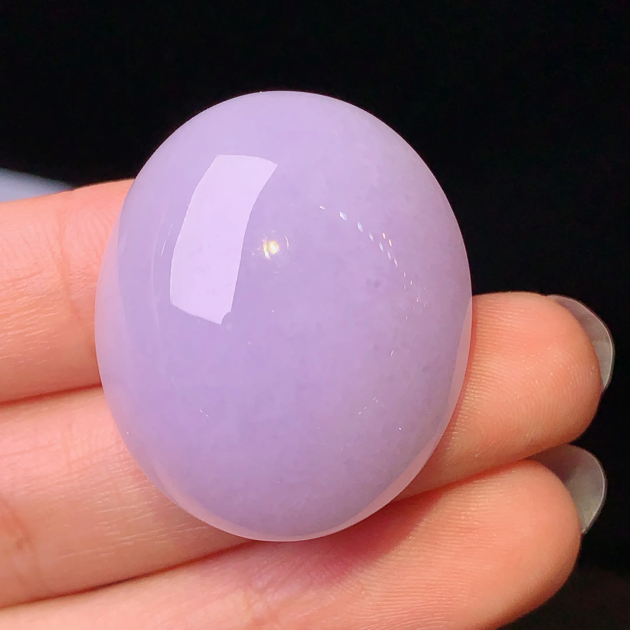 淡紫罗兰蛋面 玉质细腻 色泽艳丽 整体尺寸30.7*25.7*13.3