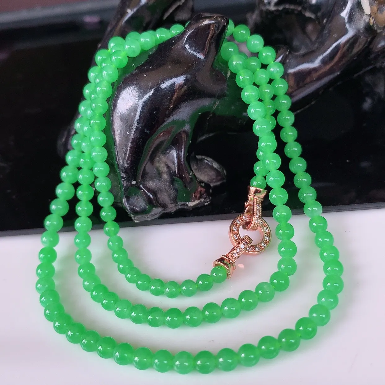 自然光实拍，冰种阳绿小米珠圆珠项链  满绿翡翠项链 （装饰扣）玉质细腻  冰清玉润  颜色漂亮  #