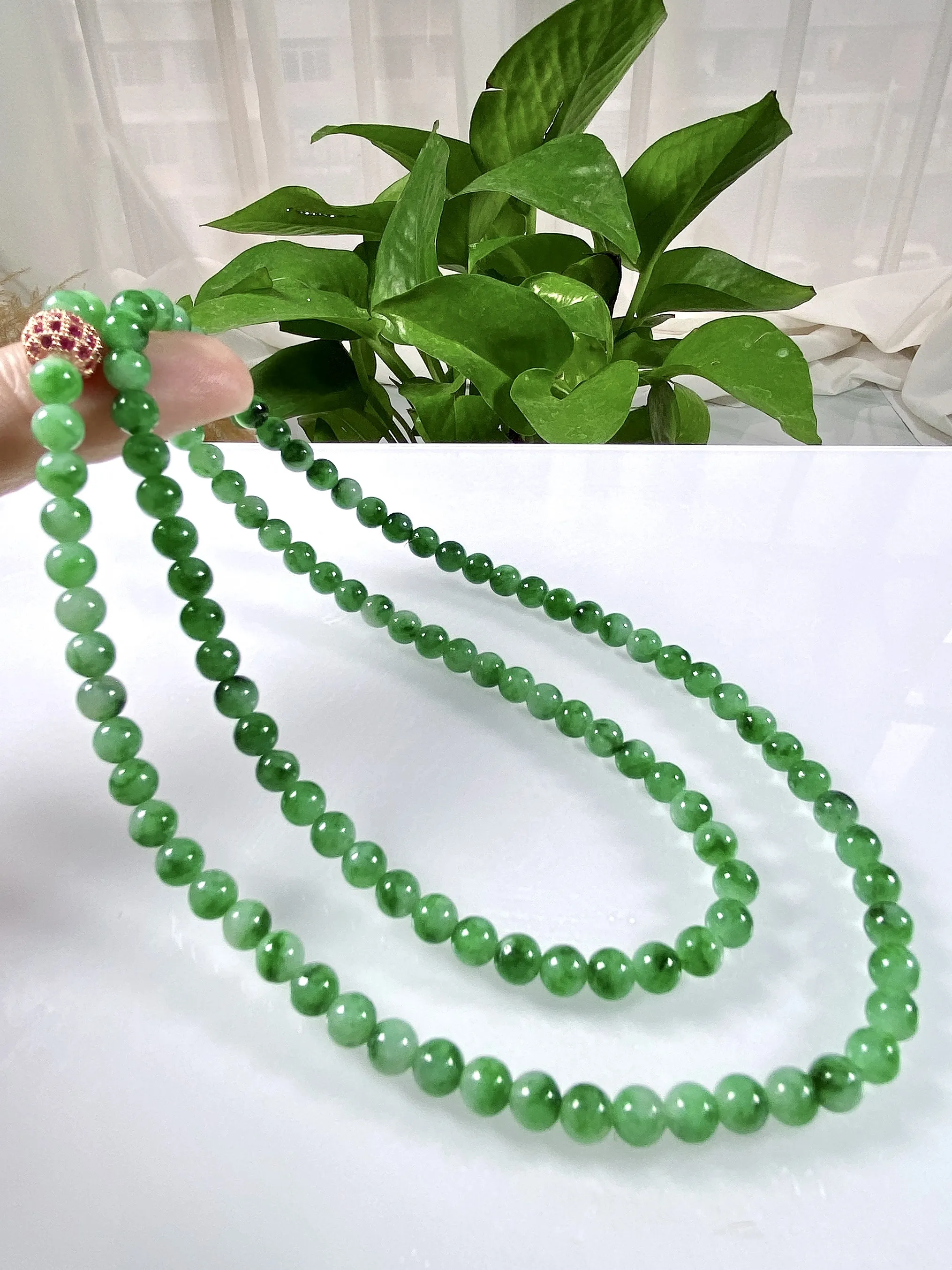 缅甸天然翡翠A货，冰润飘绿圆珠项链手链，尺寸：5.5mm/114颗，长度600mm，重量：32.17