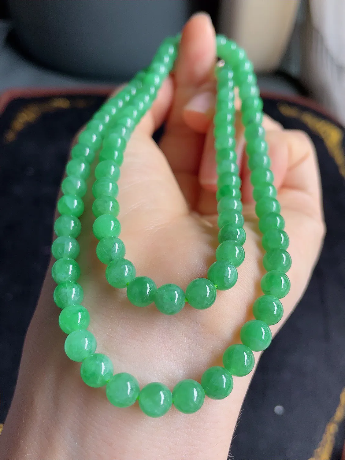 缅甸天然翡翠A货，冰满绿珠链，尺寸5.8-6.4mm91颗。-1158