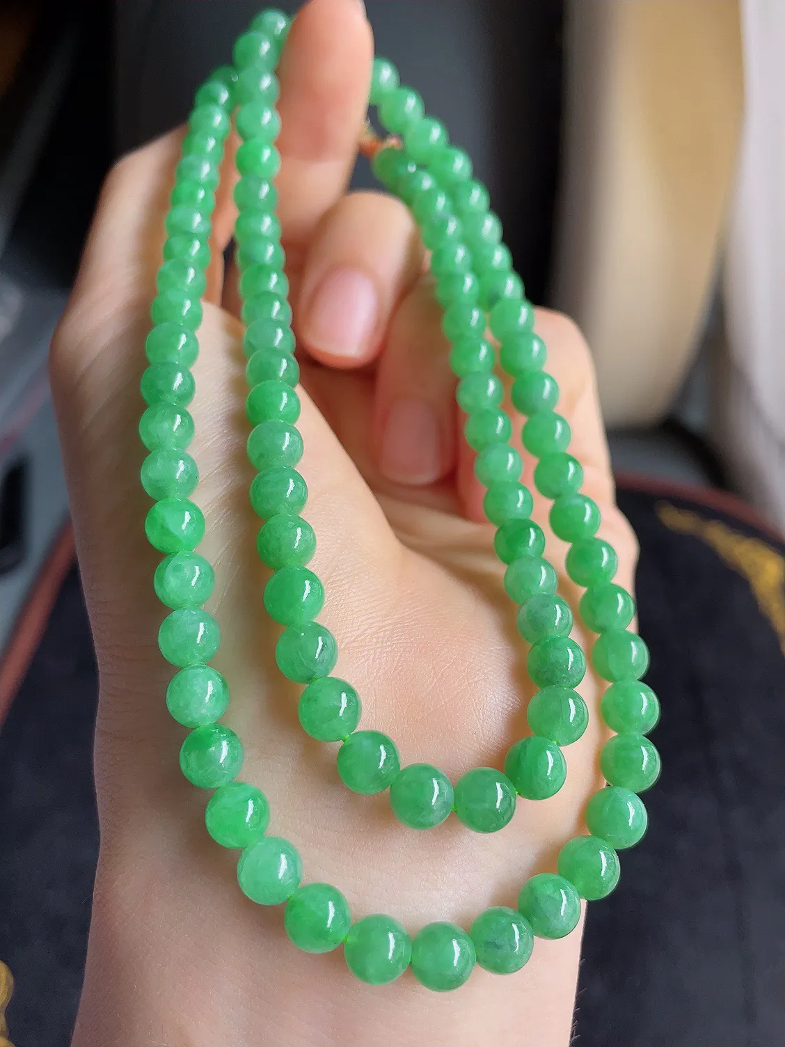 缅甸天然翡翠A货，冰满绿珠链，尺寸5.8-6.4mm91颗。-1158
