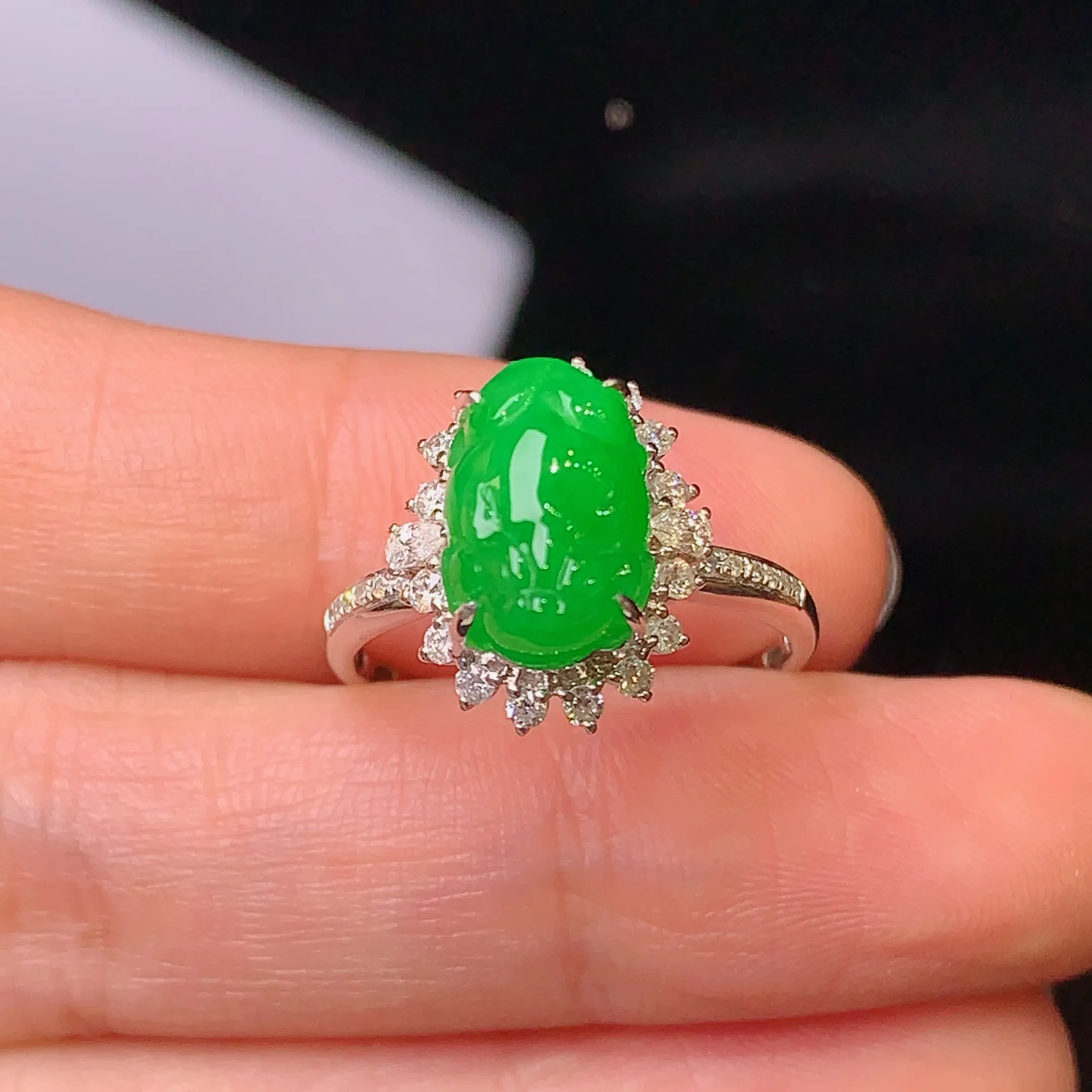 18k金钻镶嵌满绿貔貅戒指 玉质细腻 色泽艳丽 圈口14  整体尺寸14.3*11.6*10.2