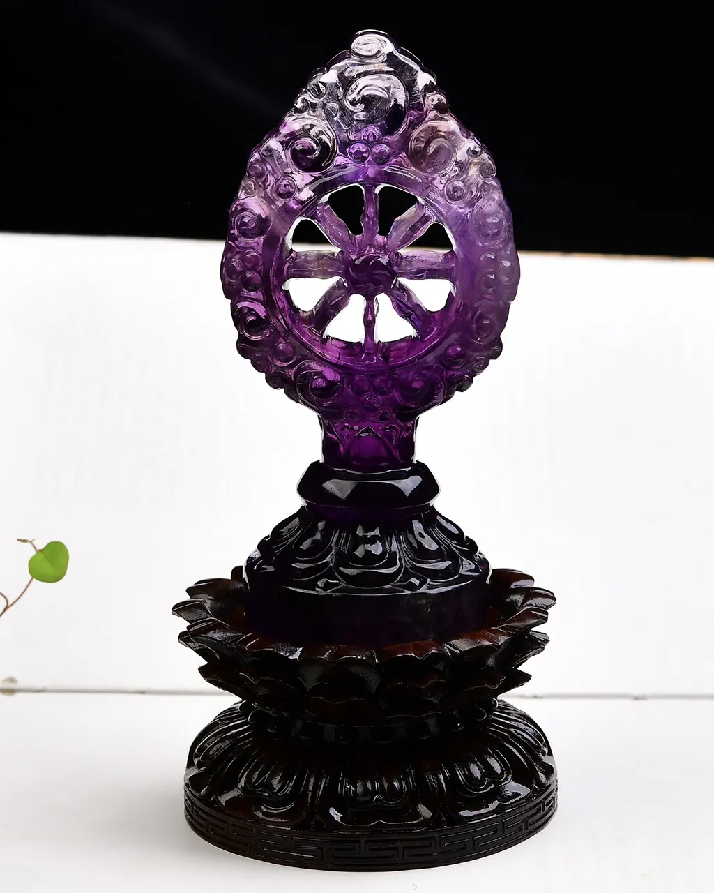 天然紫水晶摩尼宝摆件，拥有者顺顺利利保平安，大师镂空雕刻，难度高，遇见请珍惜，实物非常漂亮 规
