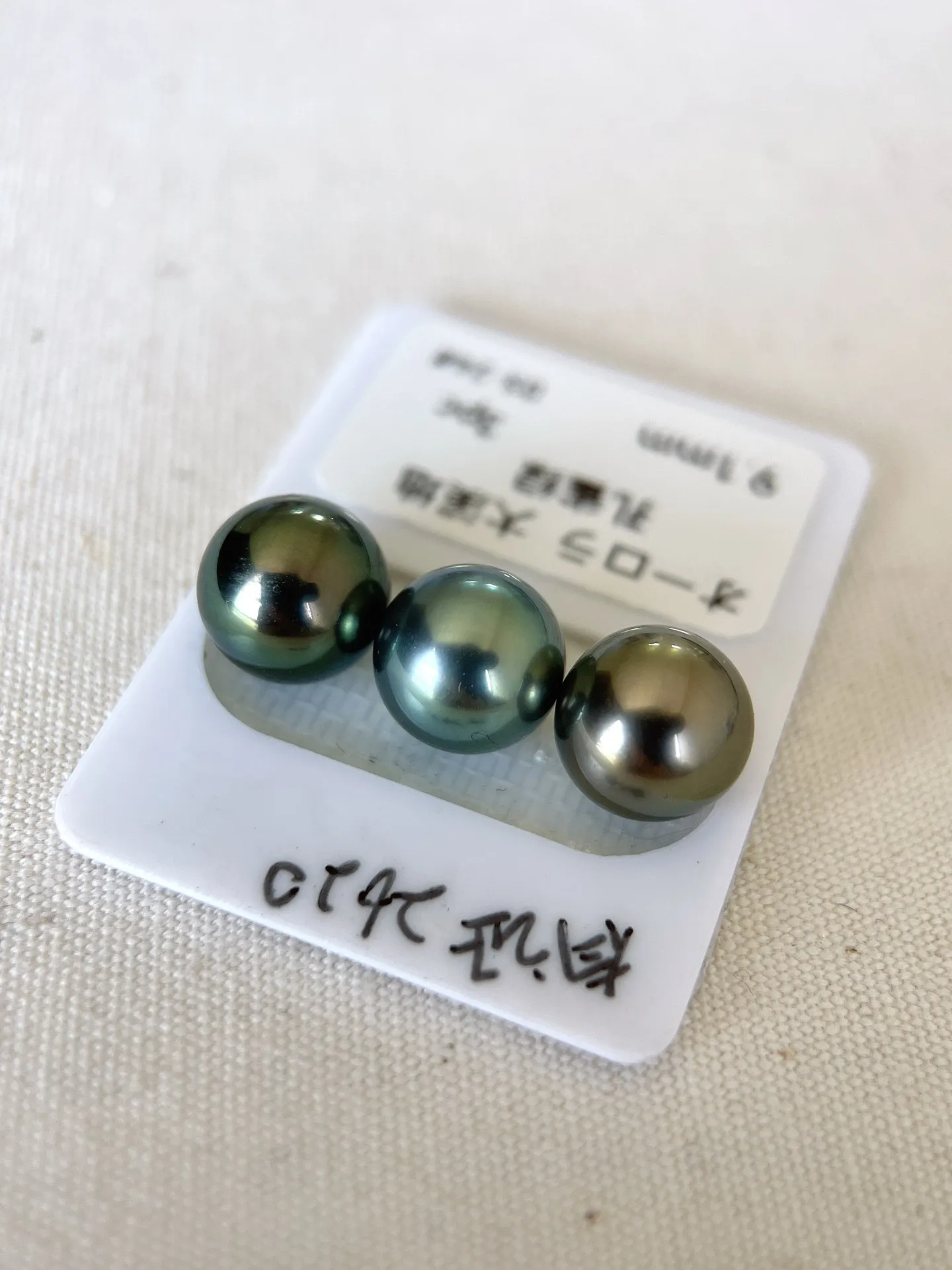 大溪地混彩裸珠，规格：9.1mm，正圆强光微暇，镶嵌平衡木戒指吊坠漂亮！