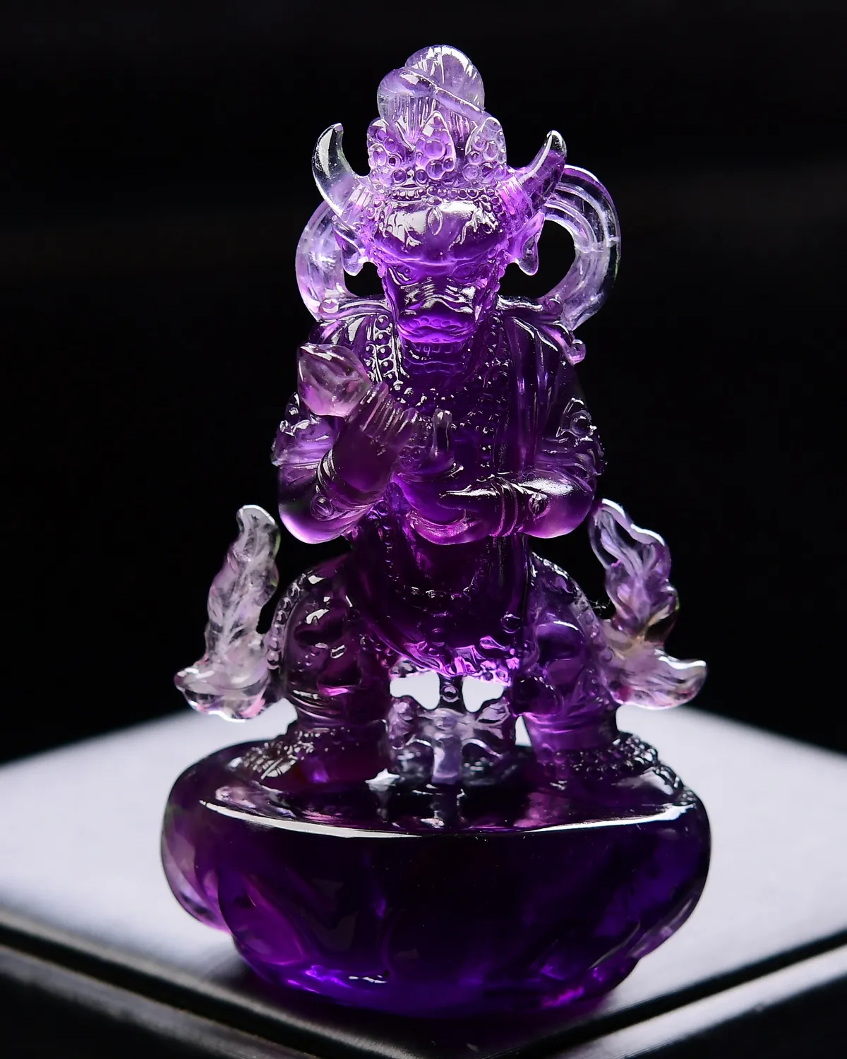天然紫水晶摆件，镂空雕刻难度高，。规格：86*50*30mm，重82.6g，总重181.9g