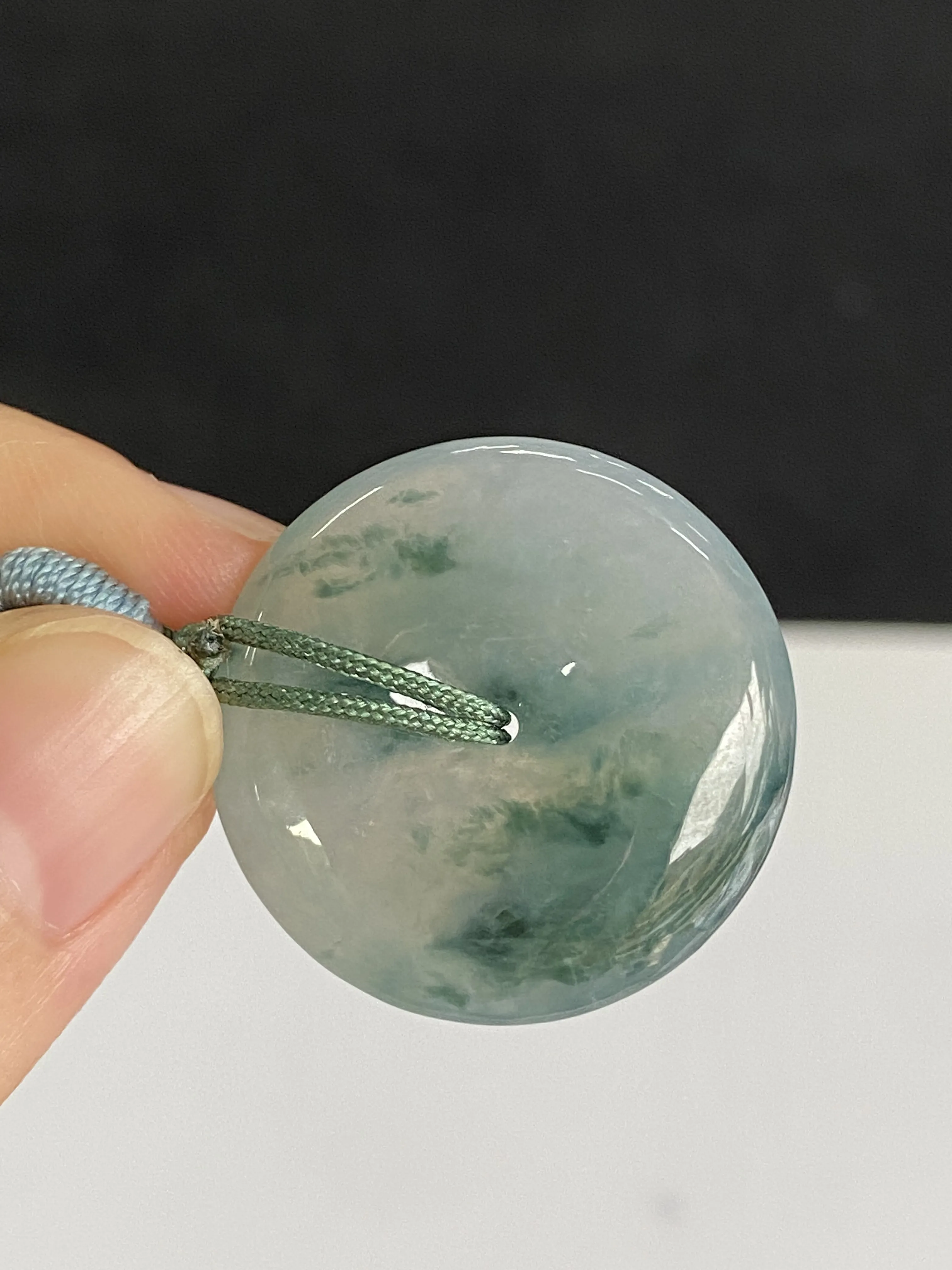 翡翠冰糯种飘绿平安扣