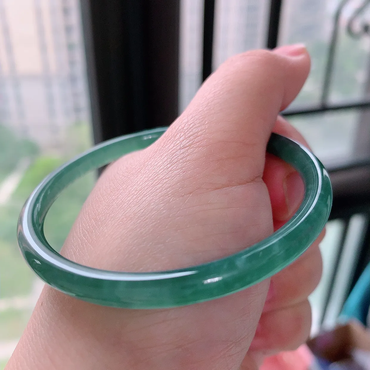 56圈口 冰胶雪花棉圆条手镯：天然翡翠 自然光实拍  底子细腻  种老肉细  上手大气上档次！004.4尺寸56*5.5