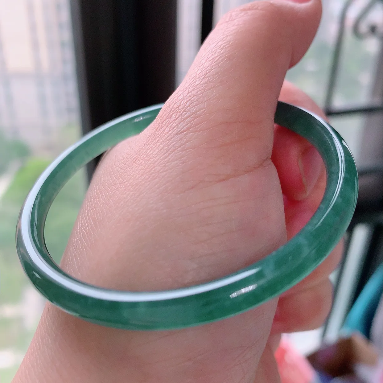 56圈口 冰胶雪花棉圆条手镯：天然翡翠 自然光实拍  底子细腻  种老肉细  上手大气上档次！004.4尺寸56*5.5