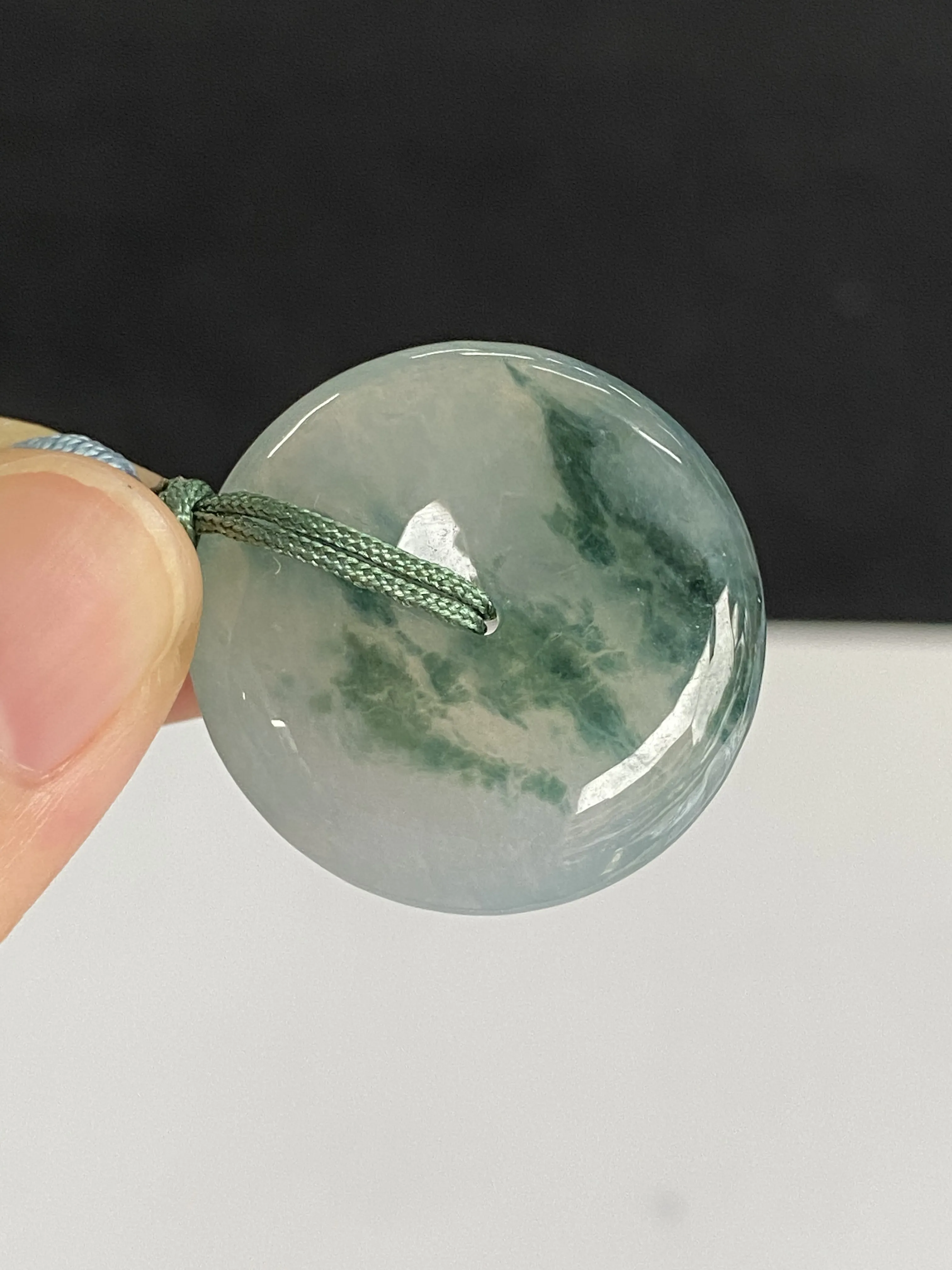 翡翠冰糯种飘绿平安扣