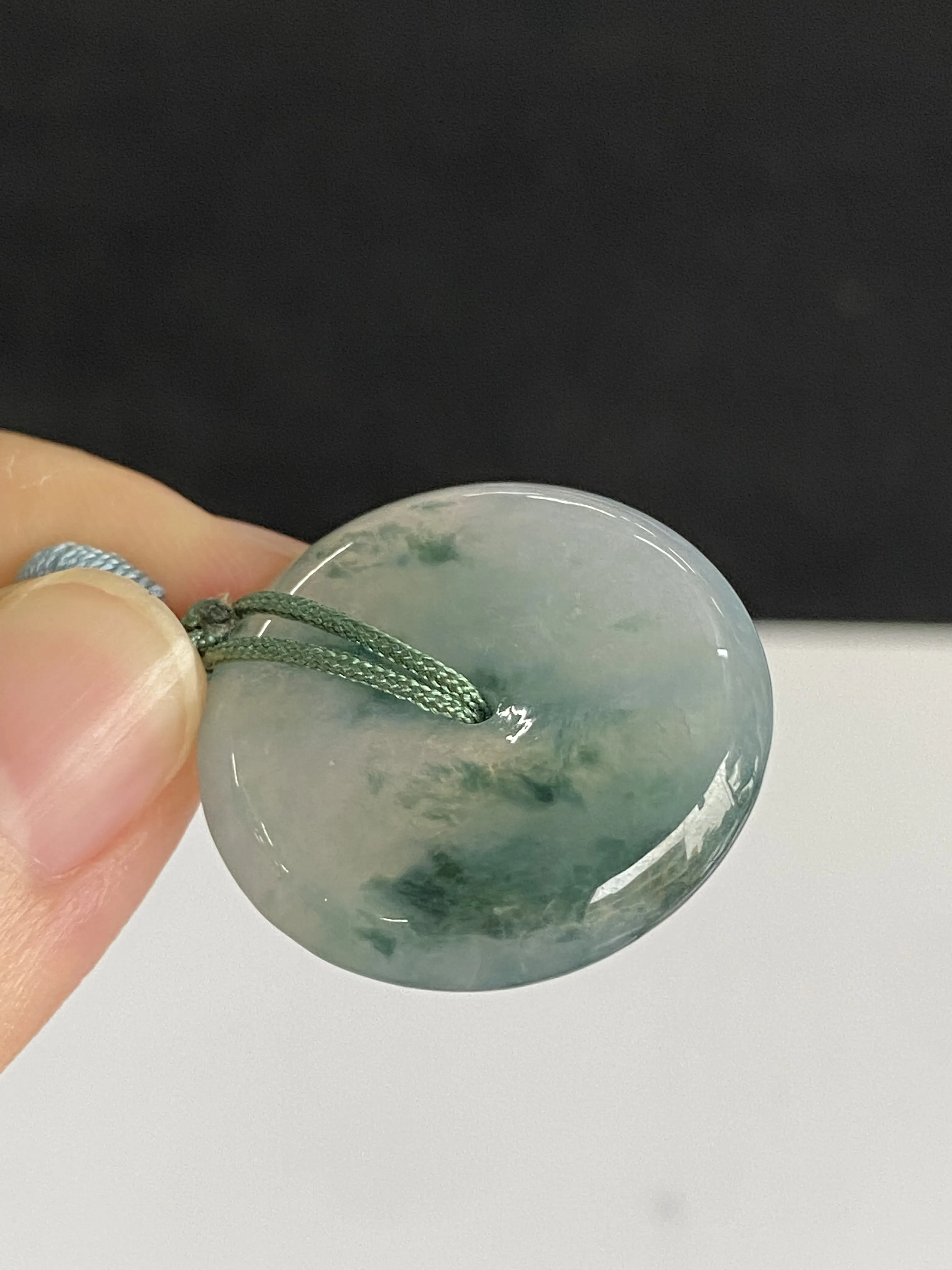 翡翠冰糯种飘绿平安扣