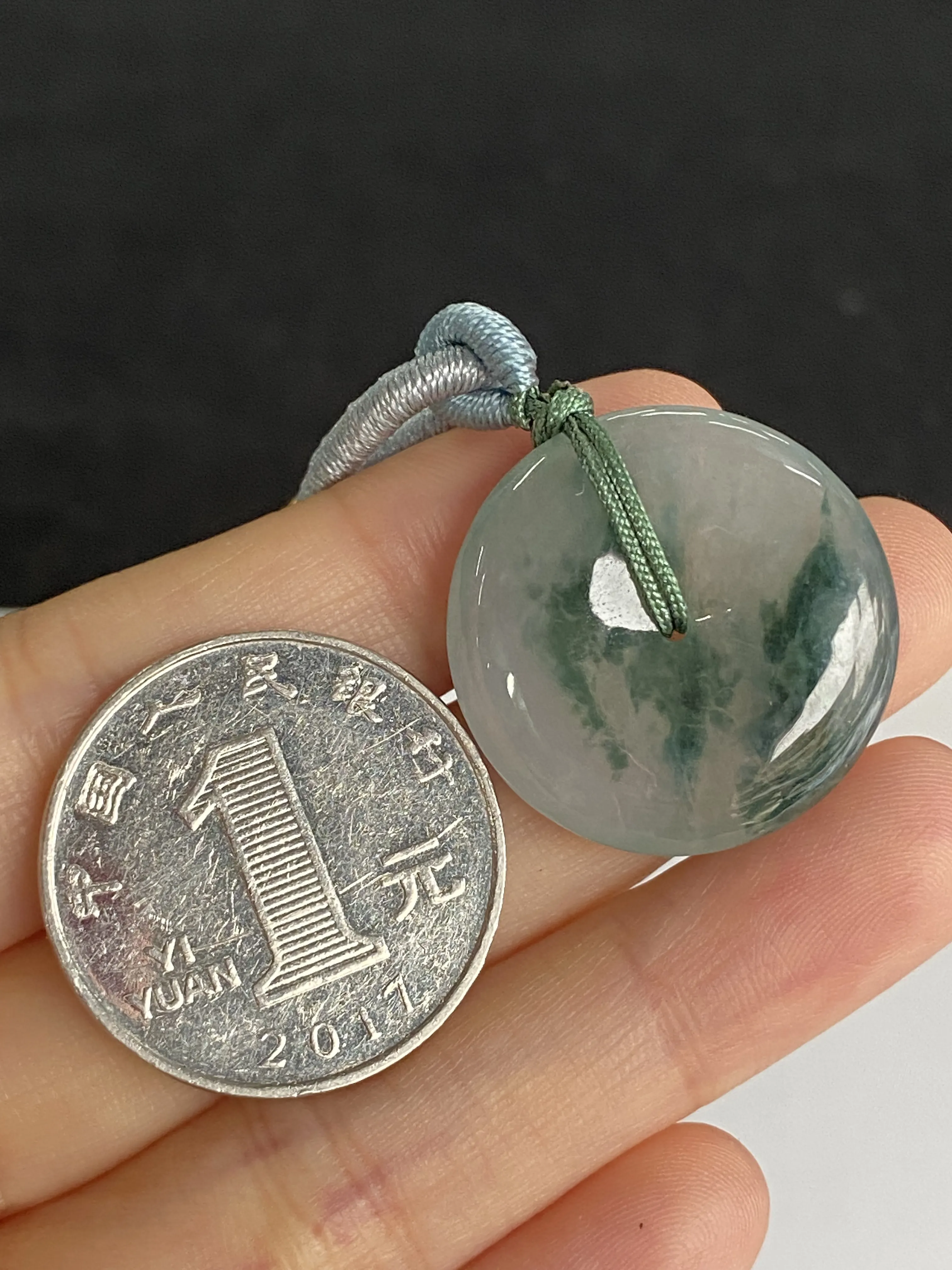 翡翠冰糯种飘绿平安扣