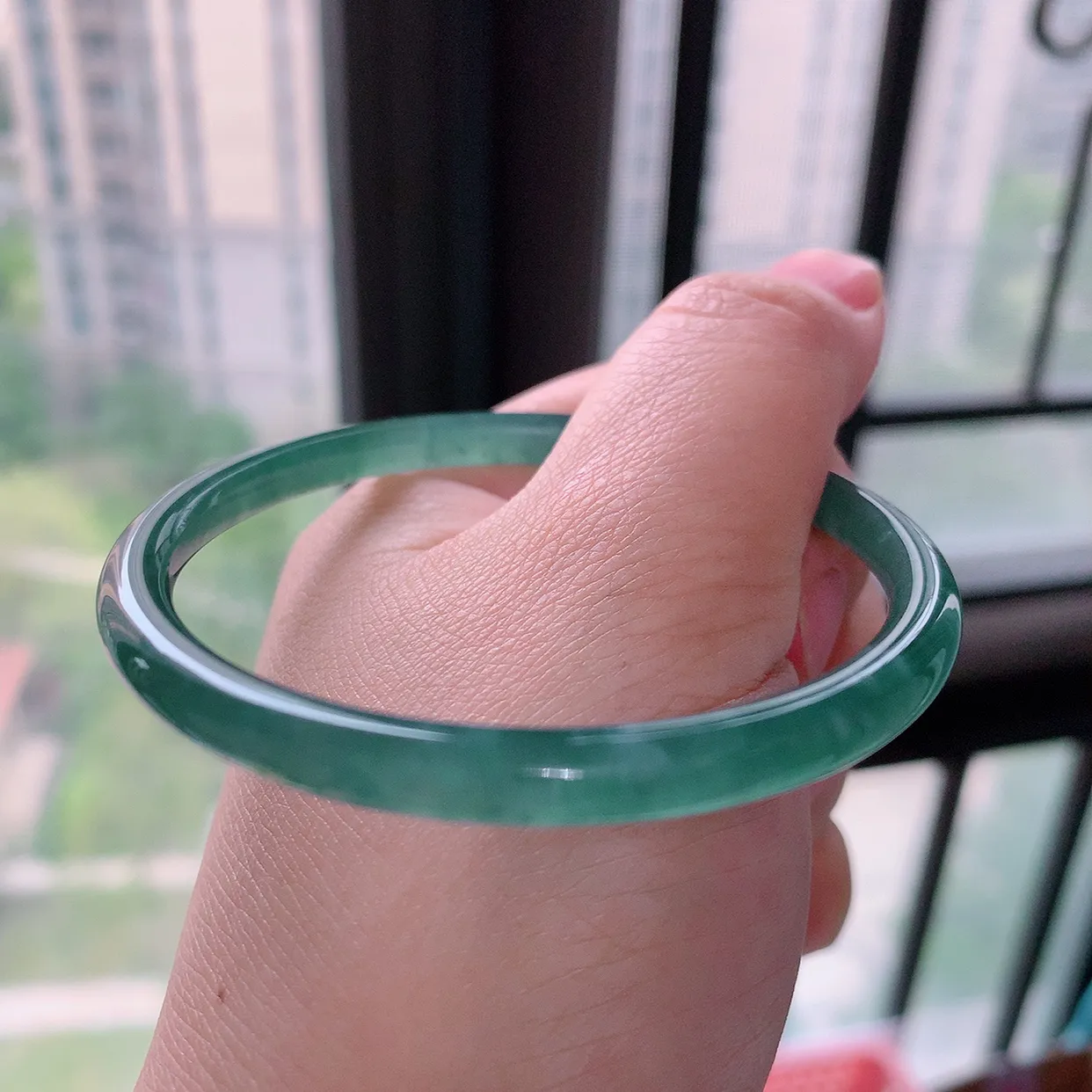 56圈口 冰胶雪花棉圆条手镯：天然翡翠 自然光实拍  底子细腻  种老肉细  上手大气上档次！004.4尺寸56*5.5