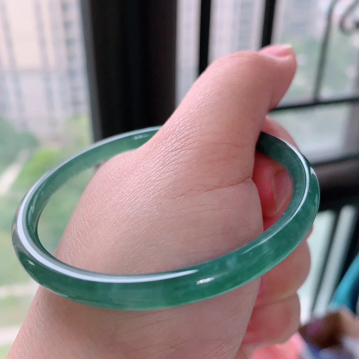 56圈口 冰胶雪花棉圆条手镯：天然翡翠 自然光实拍  底子细腻  种老肉细  上手大气上档次！004.4尺寸56*5.5