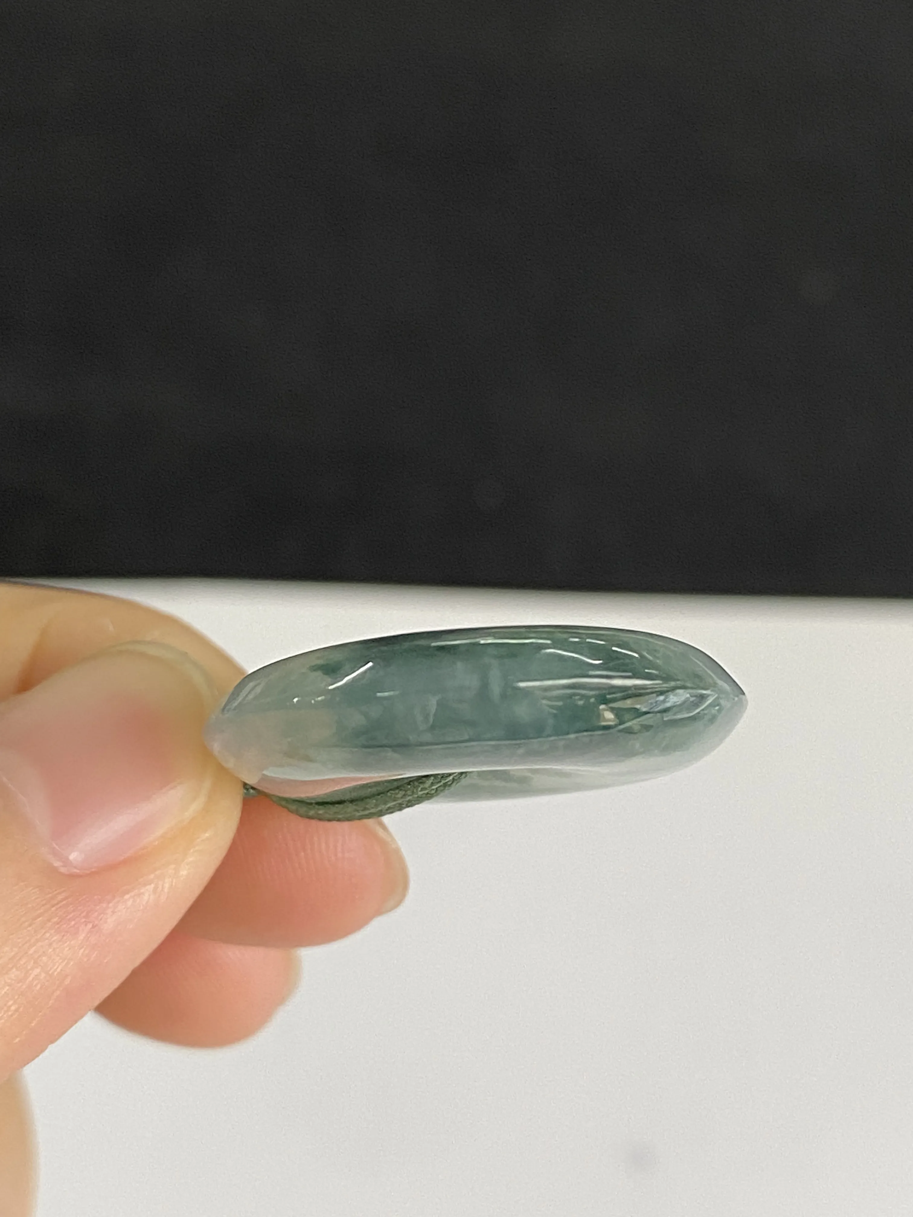 翡翠冰糯种飘绿平安扣